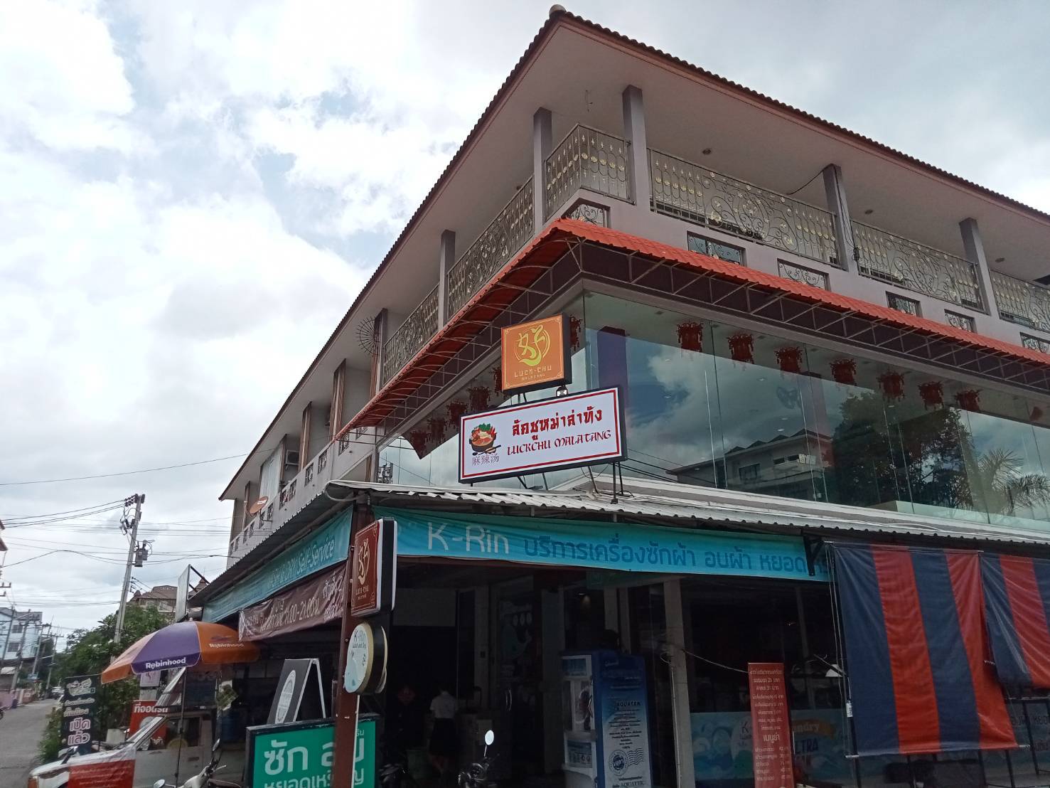 งานติดตั้งป้ายกล่องไฟหน้าไวนิล กล่องไฟติดหน้าร้าน