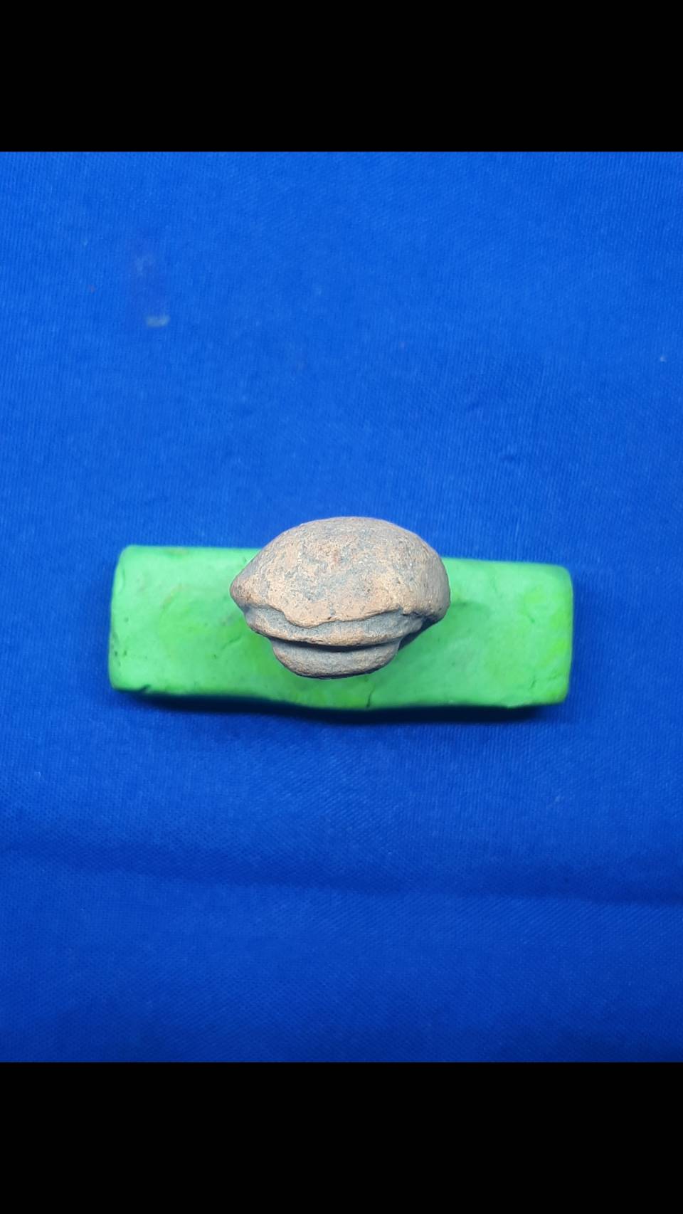 พระกรุ ถ้ำเสือ เนื้อดิน กรุเขาดีสลัก อ.อู่ทอง สุพรรบุรี 400.-