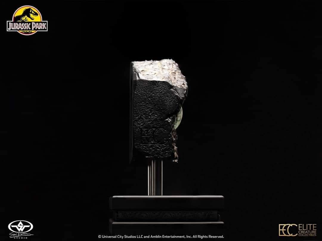 [สั่งจอง]ECC : Velociraptor Eye Prop Replica (Jurassic Park)