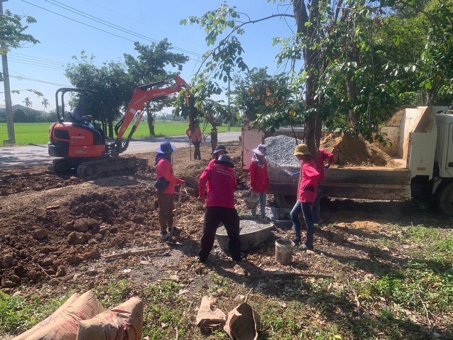 สร้างกำแพงวัดดงกะเชา จ.สุพรรณบุรี