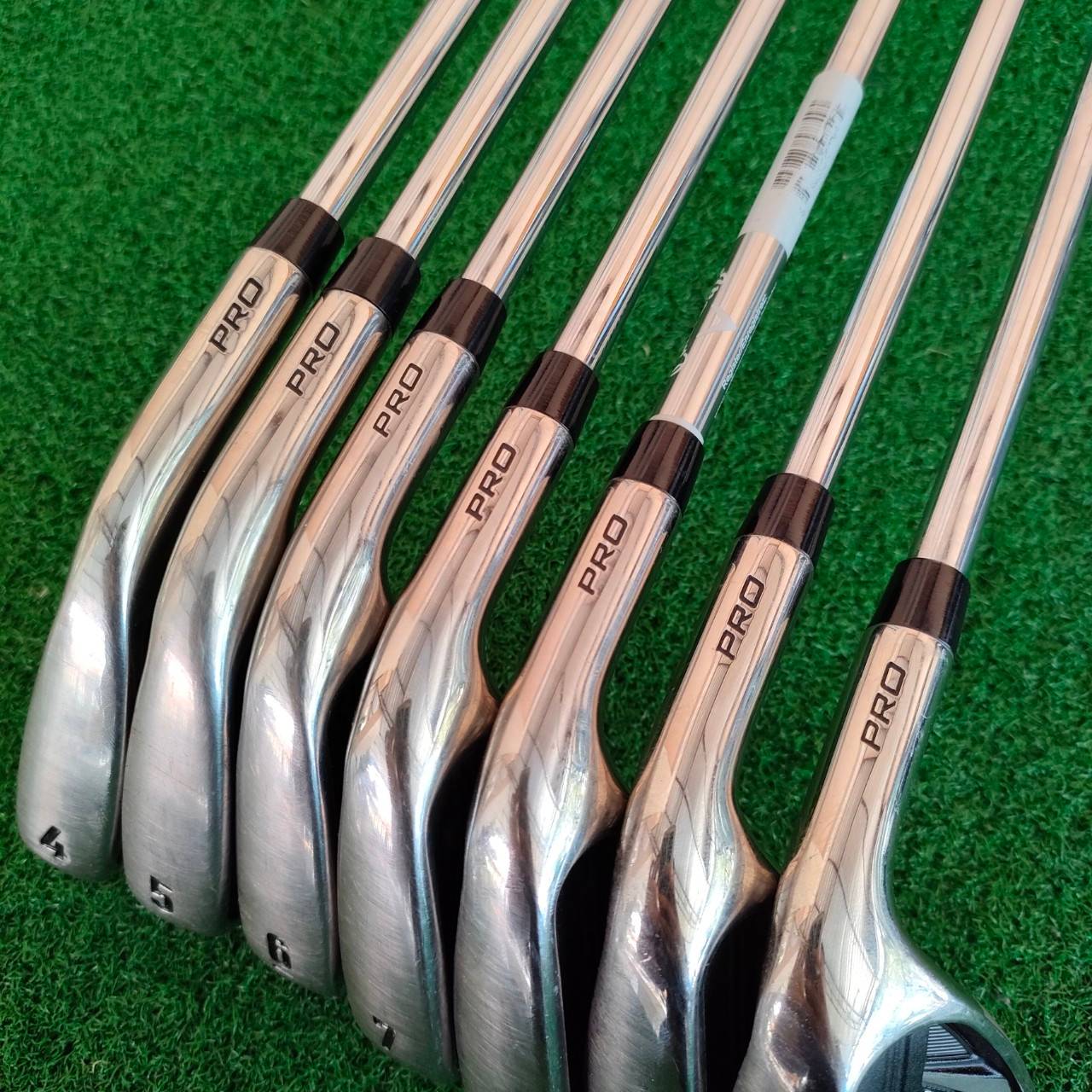 ชุดเหล็ก CALLAWAY X2 HOT PRO มีเหล็ก 4 - 9 PW ทั้งหมด 7 ชิ้น ก้าน N.S.PRO 950GH FLEX R สภาพสวยเดิมมากๆ