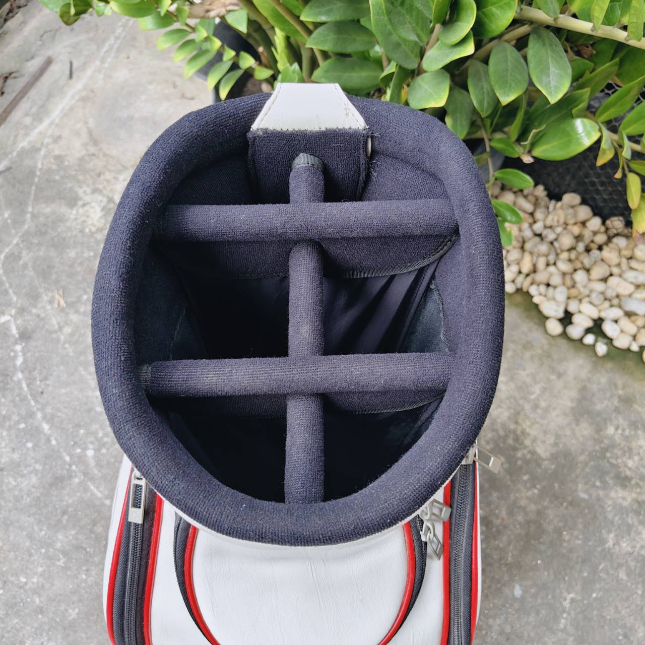 ถุงกอล์ฟ PRGR มือสอง สีขาวสวย รุ่น TOUR ใบใหญ่ จุอุปกรณ์ครบ