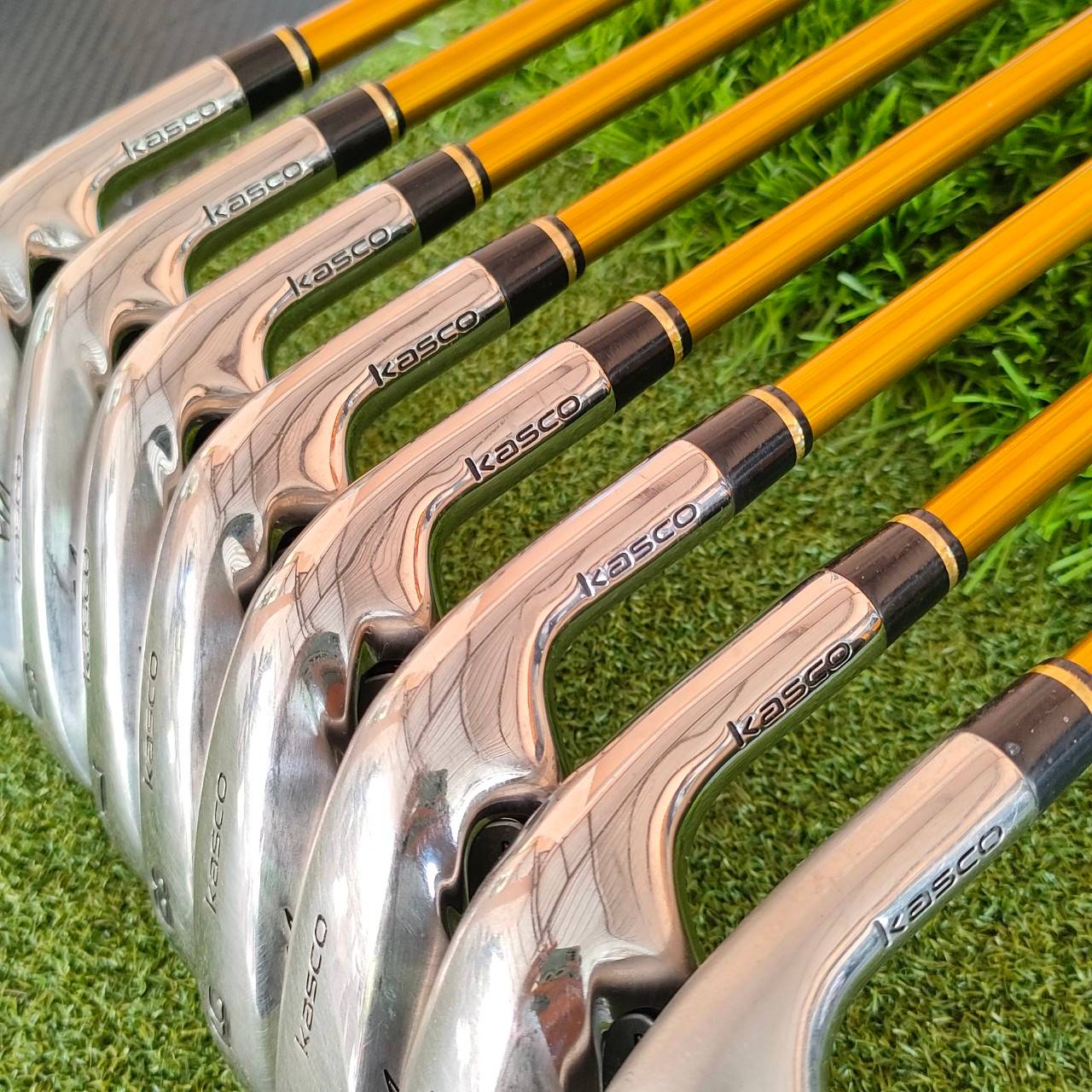 ชุดเหล็ก KASCO POWER TORNADO DF-III มีเหล็ก 5-9 PW AW SW ได้ทั้งหมด 8 ชิ้น ก้าน KASCO POWER TORNADO DF-III FLEX R เป็นชุดเหล็กหน้าเด้ง หน้า MARAGING ตีไกลสุด ตีไกลกว่าเหล็กปกติมากๆครับ