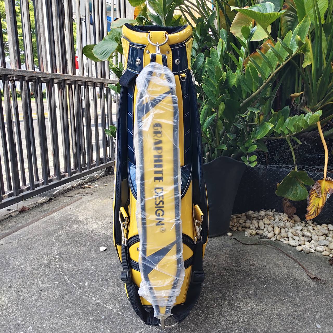 ถุงกอล์ฟ TOUR AD ถุง TOUR ใบใหญ่ มือสองสภาพสวยมาก แทบไม่ได้ใช้เลย วัสดุดีมากๆ ภายในบุกำมะหยี่