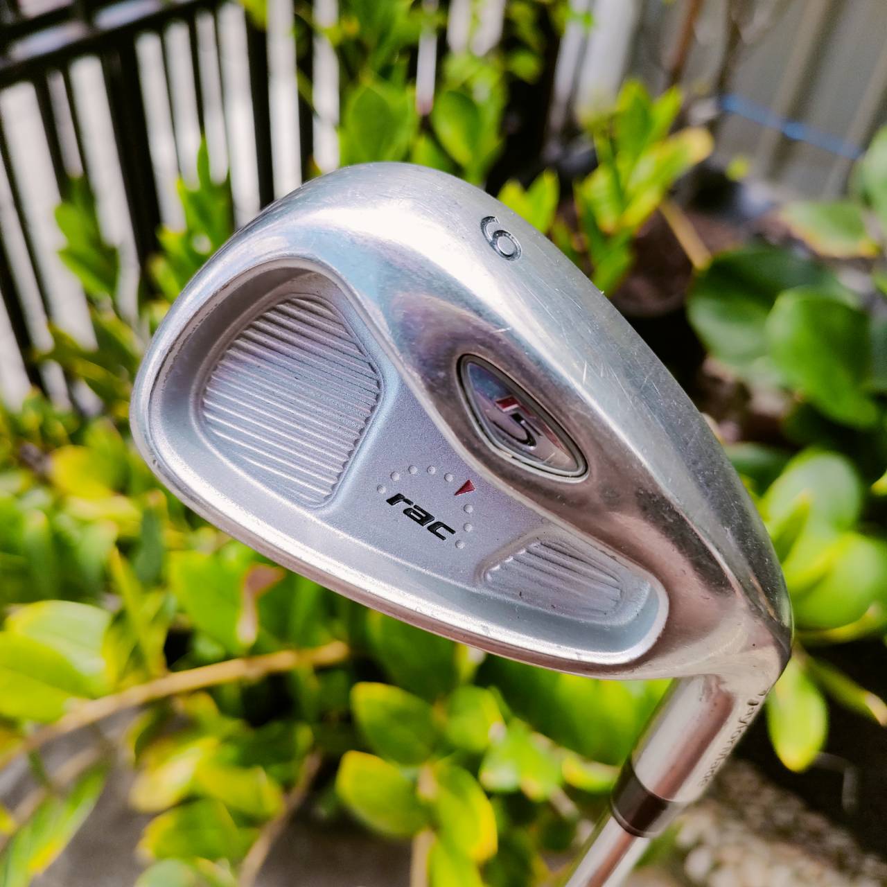 ชุดเหล็ก Taylormade RAC r5 เหล็ก CAVITY ลึกตีง่ายอย่างมาก ให้ระยะดีมากๆ ตีไกลกว่าเหล็กปกติ 1 เบอร์เลยค่ะ ก้านเหล็ก เบา 80 กรัม FLEX R สบายๆ ไม้กอล์ฟพรีเมี่ยมมือสอง ของแท้ By NakaraLuxurious