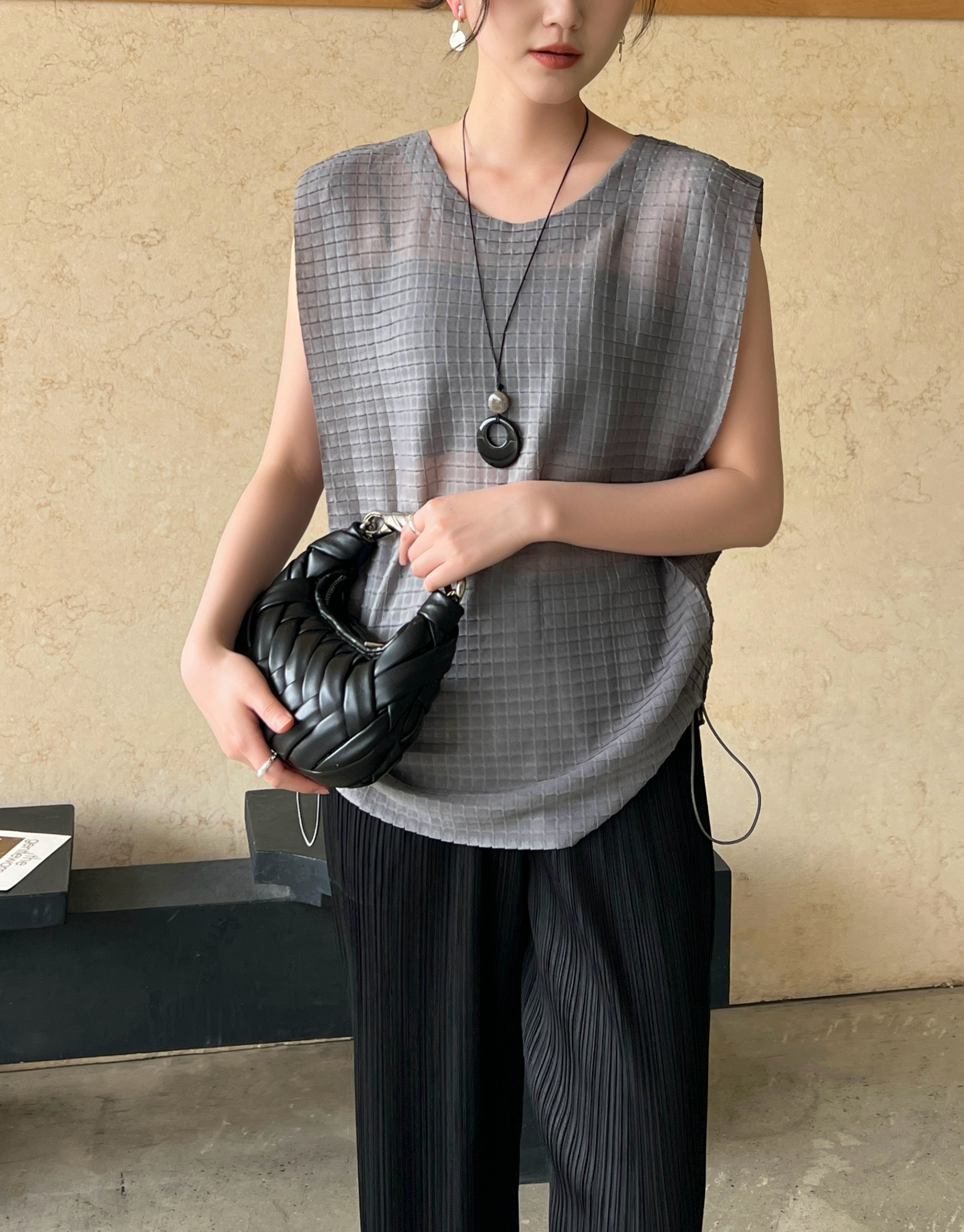 ปรับราคาลง20%!! 2MUAY รุ่น GJO3868 เสื้อพลีททรง OVER SIZE ปรับขนาดได้ SLEEVELESS SQUARE PLEATED TOP 9 สี FREE SIZE