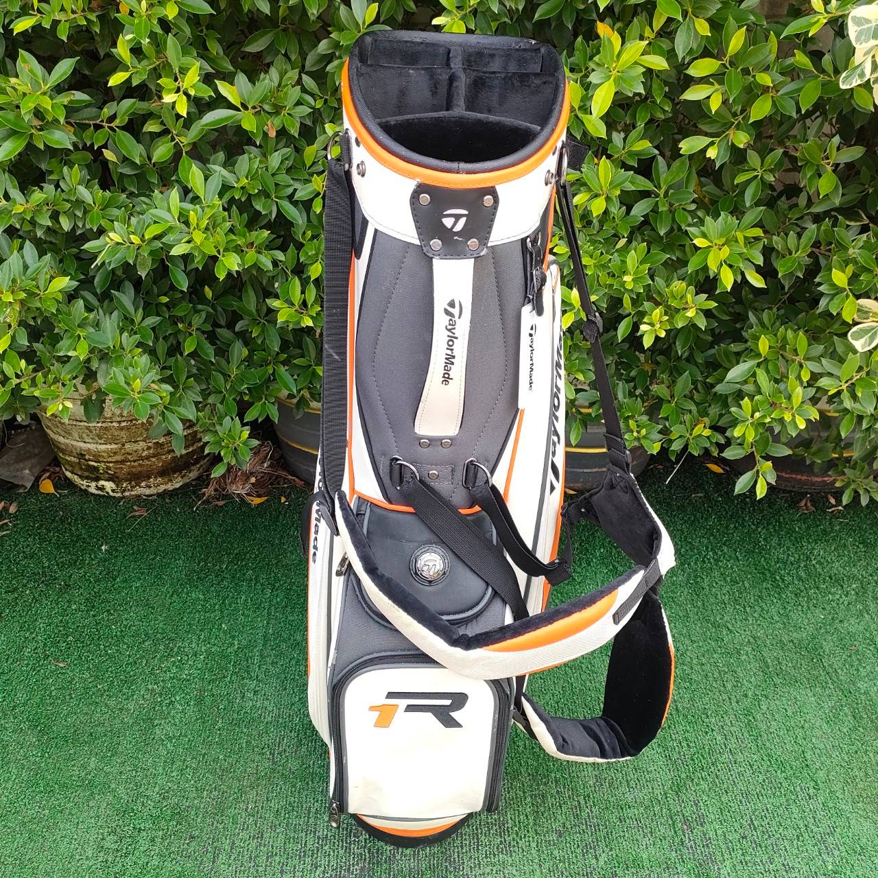 ถุงกอล์ฟ TAYLORMADE R1 ขาตั้ง มือสอง ** COVERมีตำหนิ ** ของแท้ เบา ขาตั้งแข็งแรง!! ของใหม่เกือบหมื่น!! มือสอง ของแท้ BY NakaraLuxurious