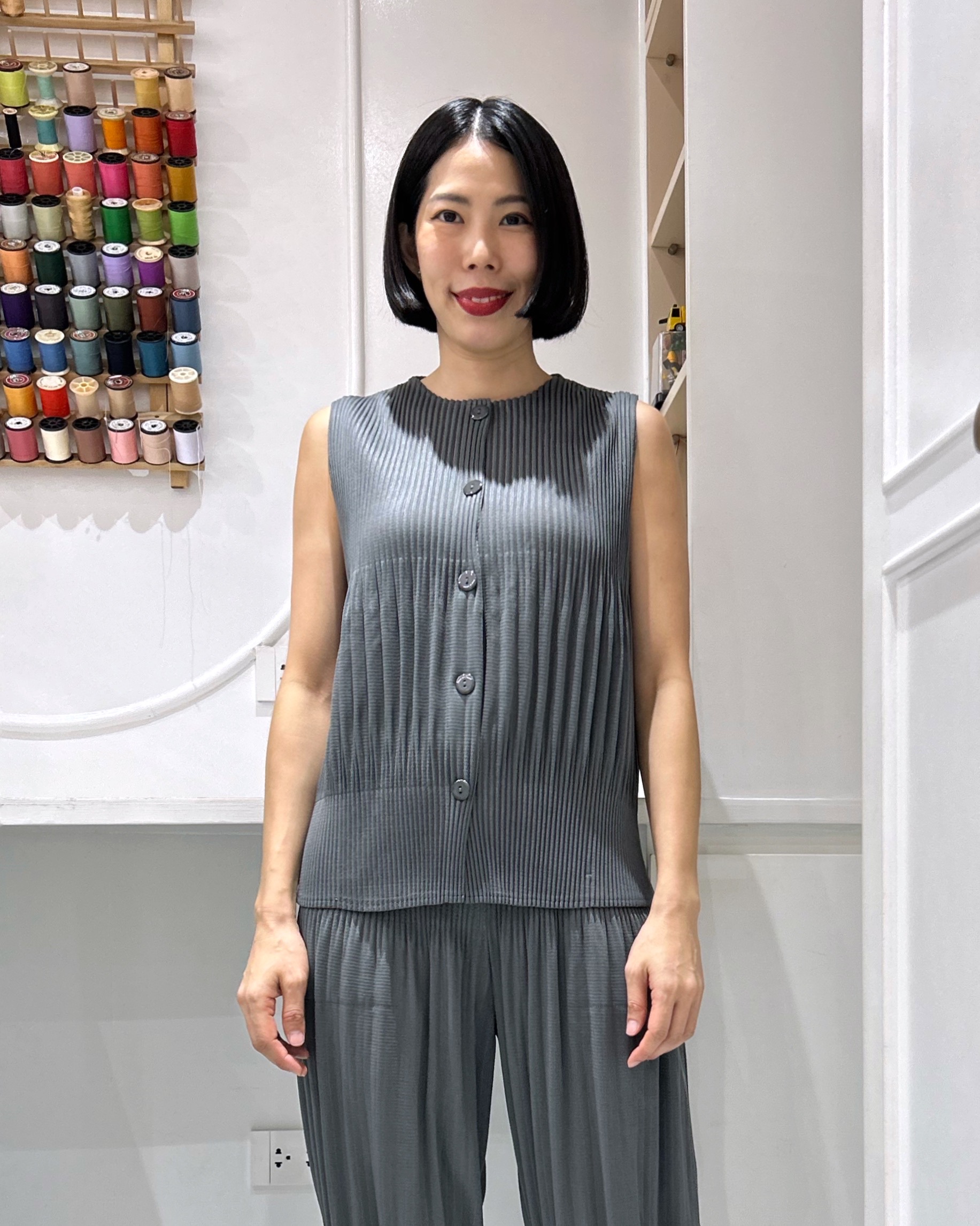 2MUAY รุ่น GA67812 เสื้ออัดพลีท THICK SLEEVELESS BUTTON FRONT PLEATED TOP 8 สี FREE SIZE