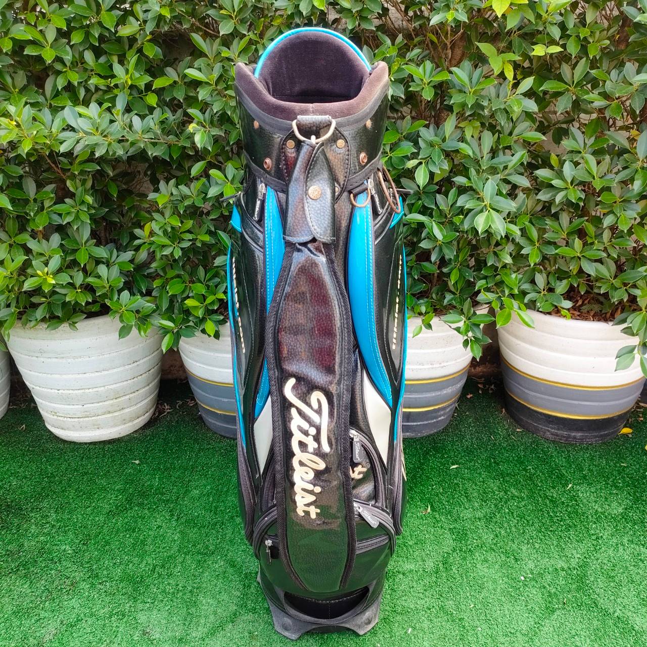 ถุงกอล์ฟ TITLELIST มือสอง ถุงใบใหญ่ ถุง TOUR หนังแก้ว สภาพกลางๆครับ พร้อมใช้