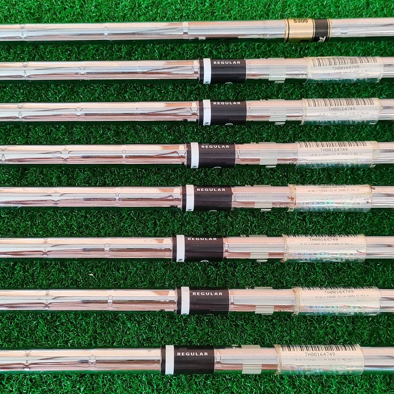 **ไม้กอล์ฟมือซ้าย** ชุดเหล็ก SRIXON I-506 มีเหล็ก3-9 เเละ PW **เหล็ก 3 จะเป็นก้าน DYNAMIC GOLD S300 ** 4 - PW จะใส่ก้าน CALLAWAY N.S.PRO 950 GH FLEX R น้ำหนักเบา 95 กรัม เท่านั้น เหล็ก FORGED พรีเมี่ยมญี่ปุ่น