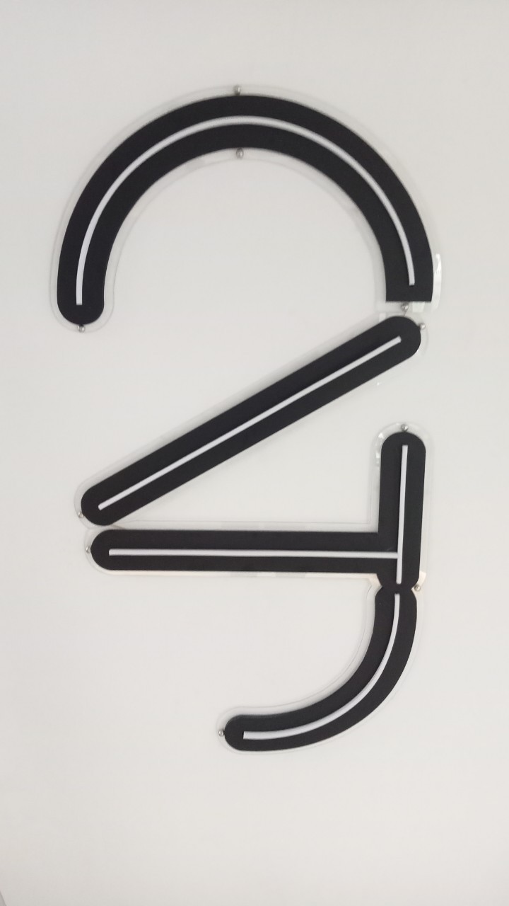 ไฟนีออน เฟค