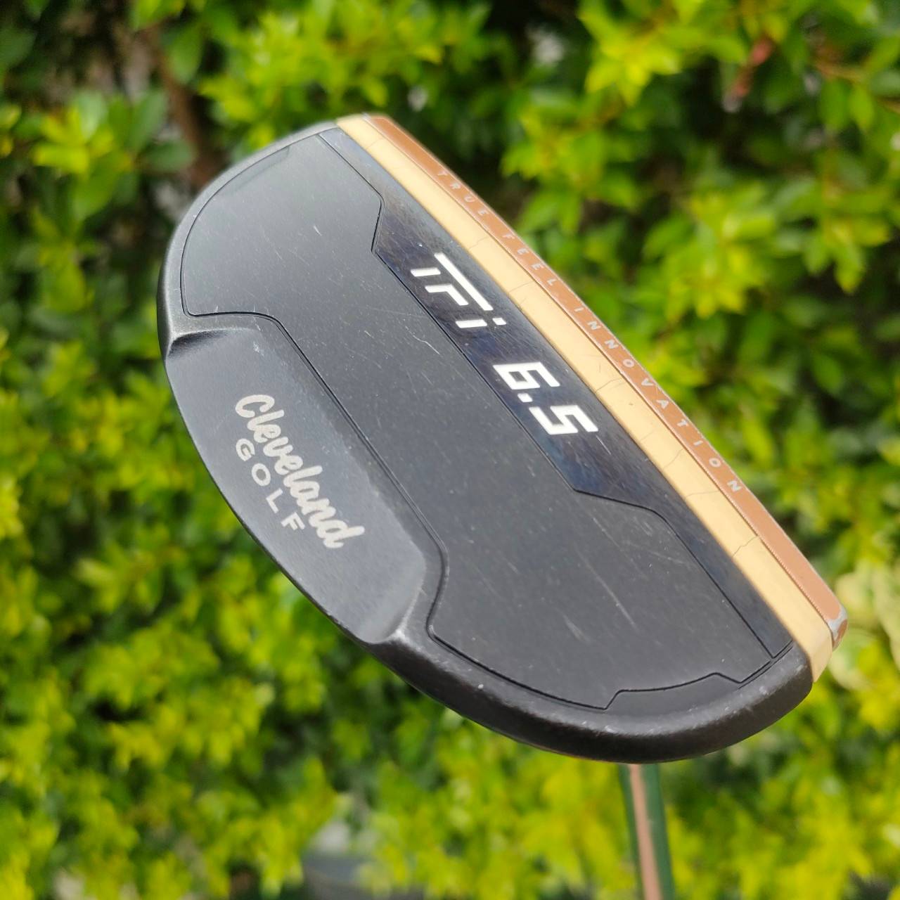 PUTTER CLEVELAND TRI 6.5 ความยาว 34 นิ้ว สุดยอดพัตเตอร์ ของ CLEVELAND หน้าไม้ STEEL แบบเกาะไลน์ มีศูนย์เล็ง เล็งง่ายมากและแม่นยำแบบสุดๆ ไม้กอล์ฟมือสอง ของแท้ BY NakaraLuxurious