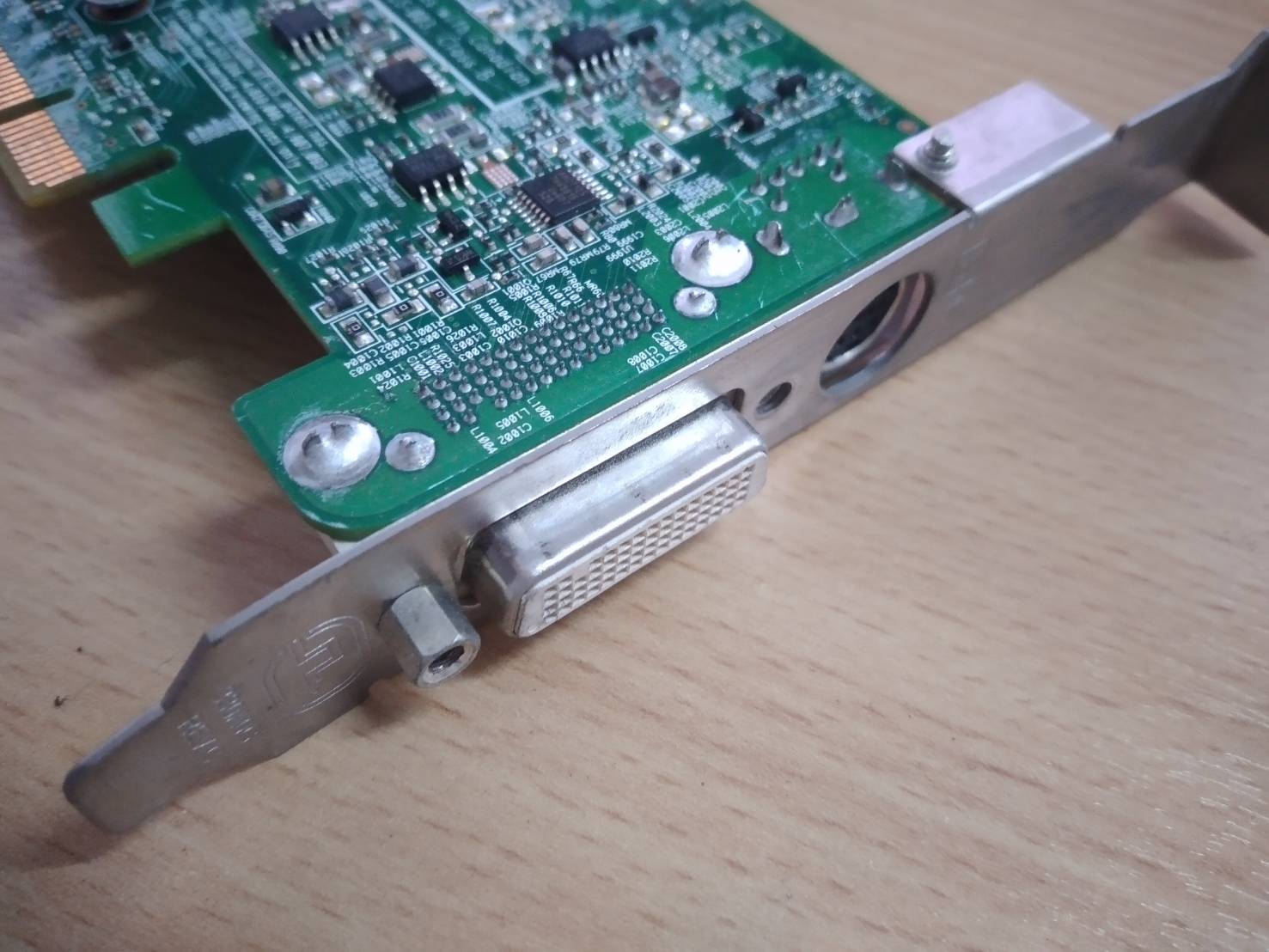 ATI Radeon 256MB PCI Express DMS-59 S-Video Graphics Card 7120035100G (003A2)