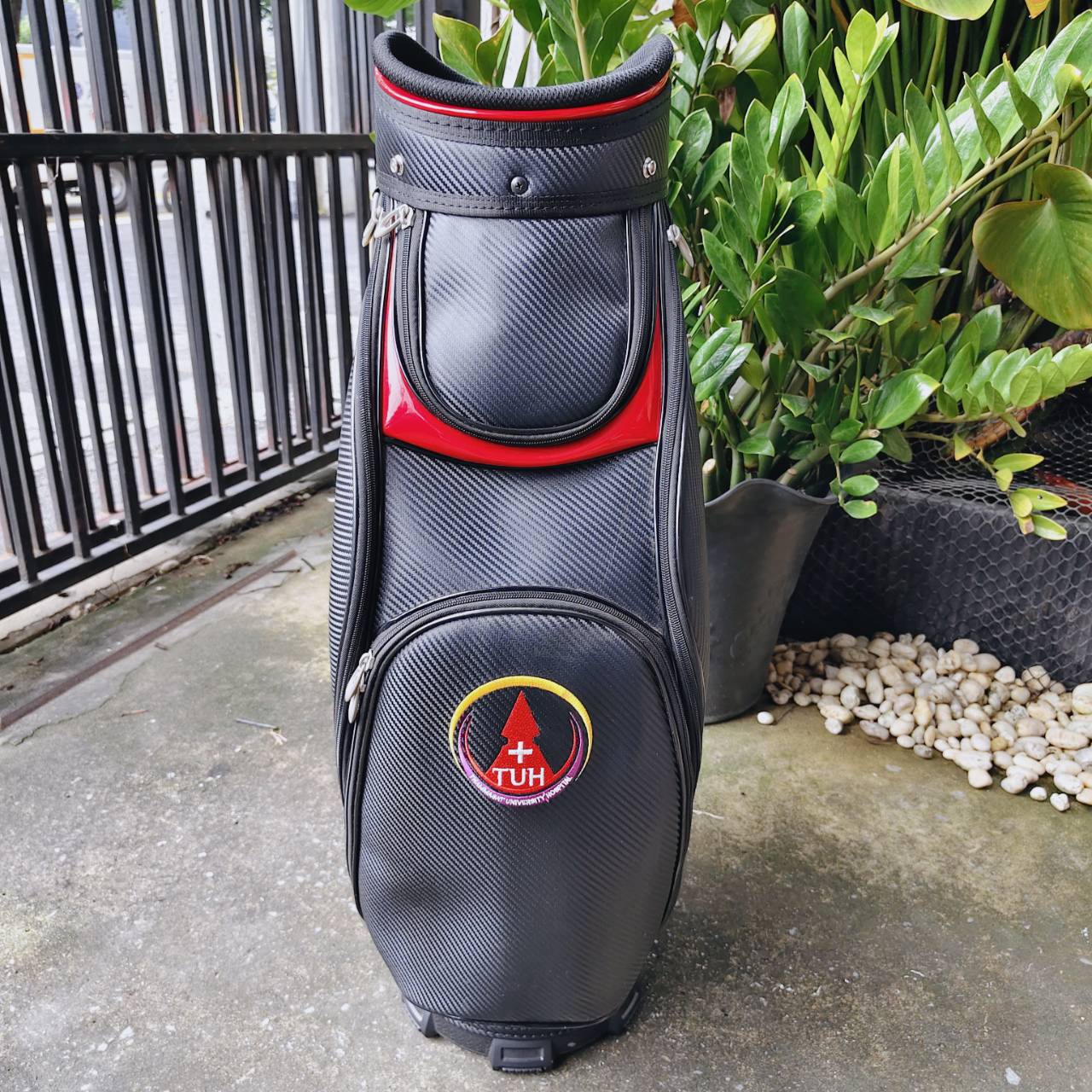 ถุงกอล์ฟ THU มือสอง สวยๆ เป็นถุง TOUR ใส่ของได้จุกๆ ลายของถุง และสี เท่ห์มากๆ