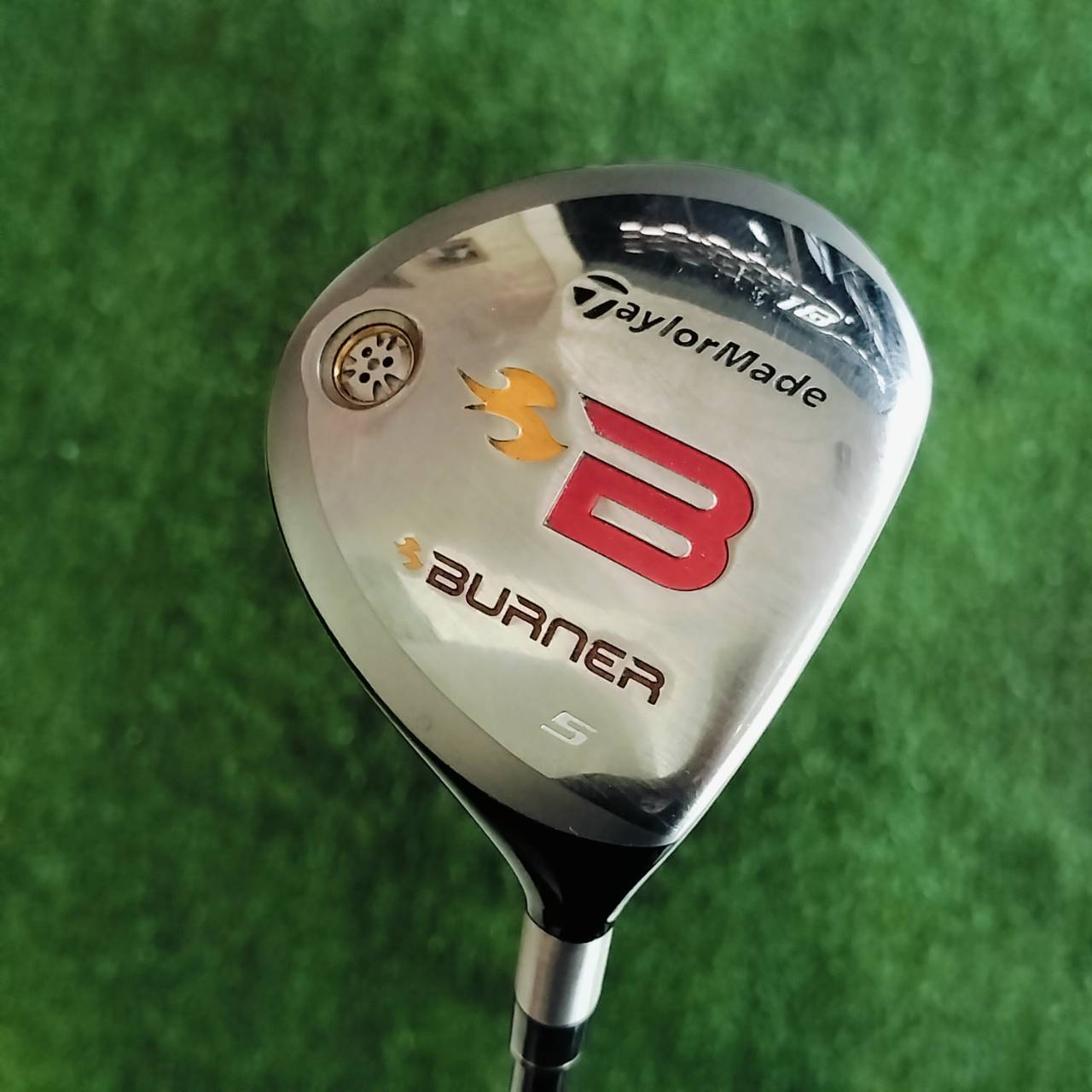 FW5 TAYLORMADE BURNER องศา 18 ก้าน RE*AX SUPERFAST FLEX S ตีง่าย รูปทรงยื่นออกทางด้านหลังเยอะ ทำให้ชดเชยความผิดพลาดได้มากๆ ไม้กอล์ฟพรีเมี่ยมมือสอง ของแท้ By NakaraLuxurious