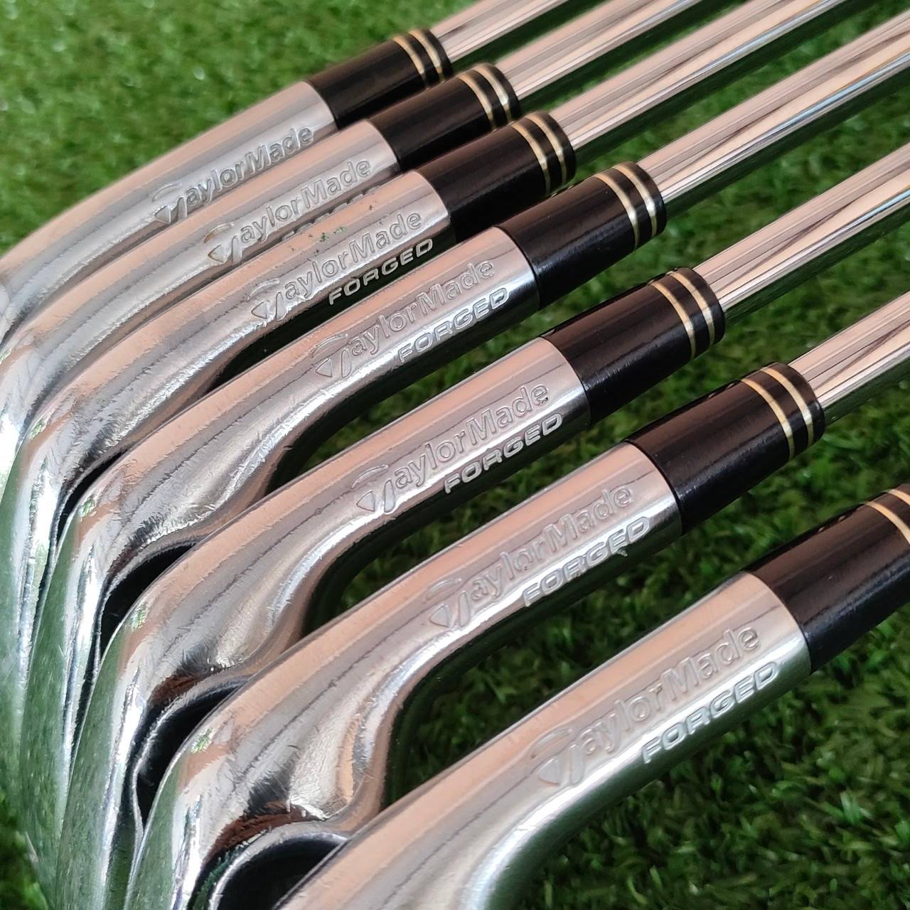 ชุดเหล็ก TAYLORMADE r7 FORGED มีเหล็ก 4-9 เเละ PW ก้าน N.S.PRO 950 GH FLEX S รุ่นนี้สุดยอดของสุดยอดครับ เพราะเป็นเหล็ก FORGED คุณภาพ ระดับสูงของแบรนด์ Taylormade ออกแบบให้ตีง่าย ใบ Cavity ใหญ่ ซึ่งใช้วัสดุเยอะมาก แพงมาก หายาก และจะทำให้ตีทั้งนุ่ม และไกลสุ