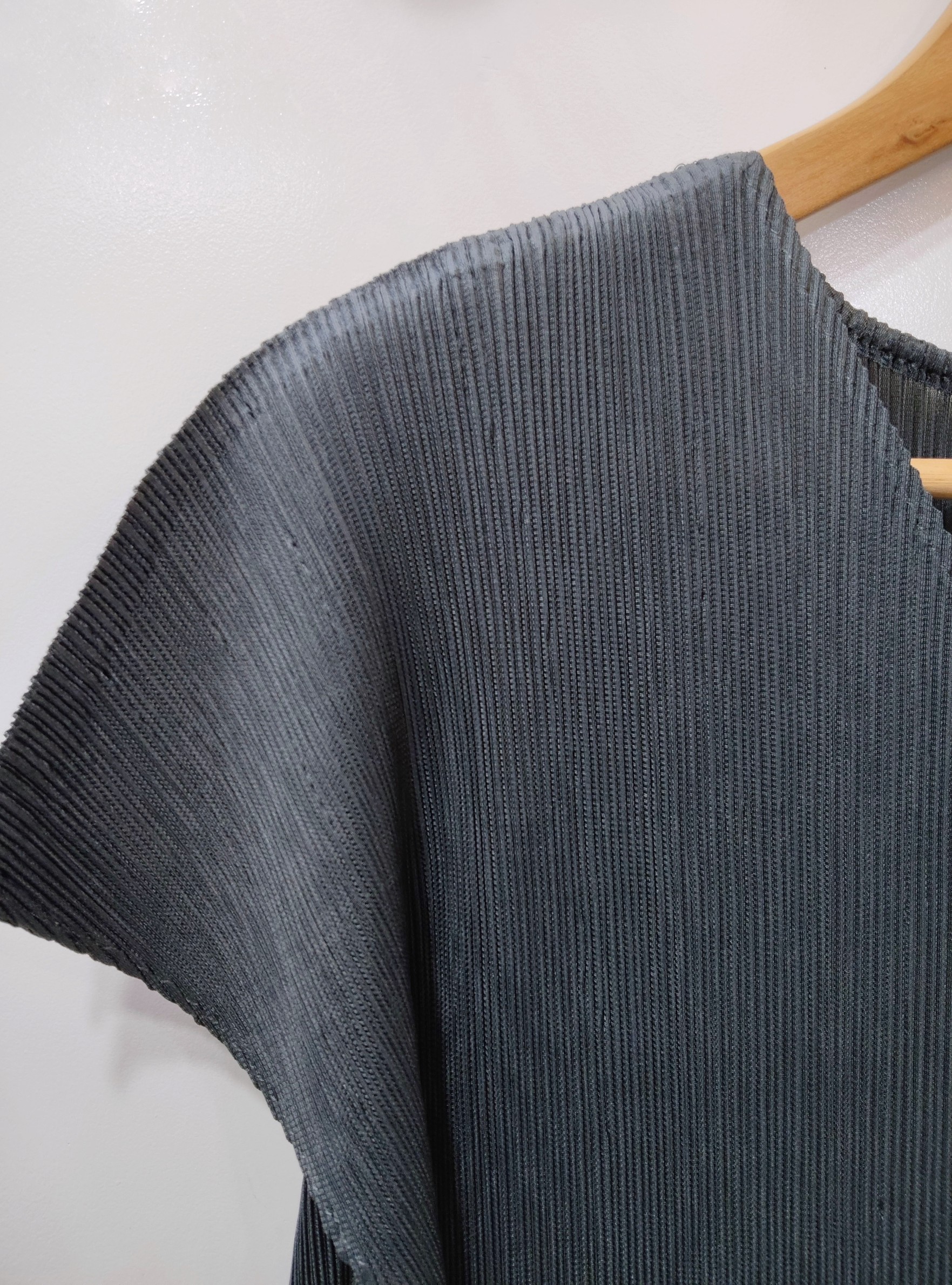 2MUAY รุ่น GJO11251 เดรสอัดพลีท V NECK PLEATED DRESS 2 สี FREE SIZE