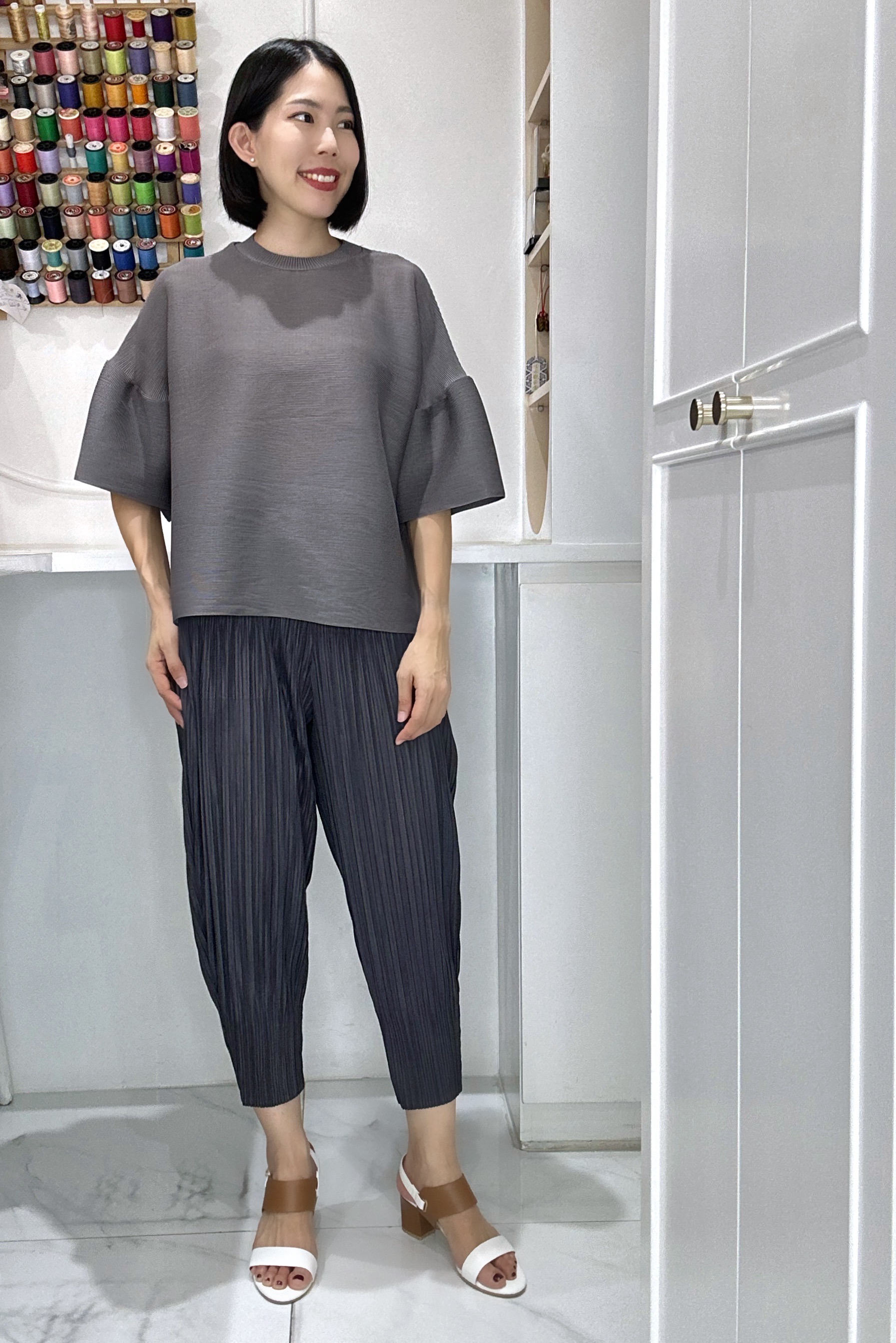 2MUAY รุ่น GJO1003 เสื้อพลีทคุณภาพ BELL SLEEVE PLEATED TOP สีดำ FREE SIZE