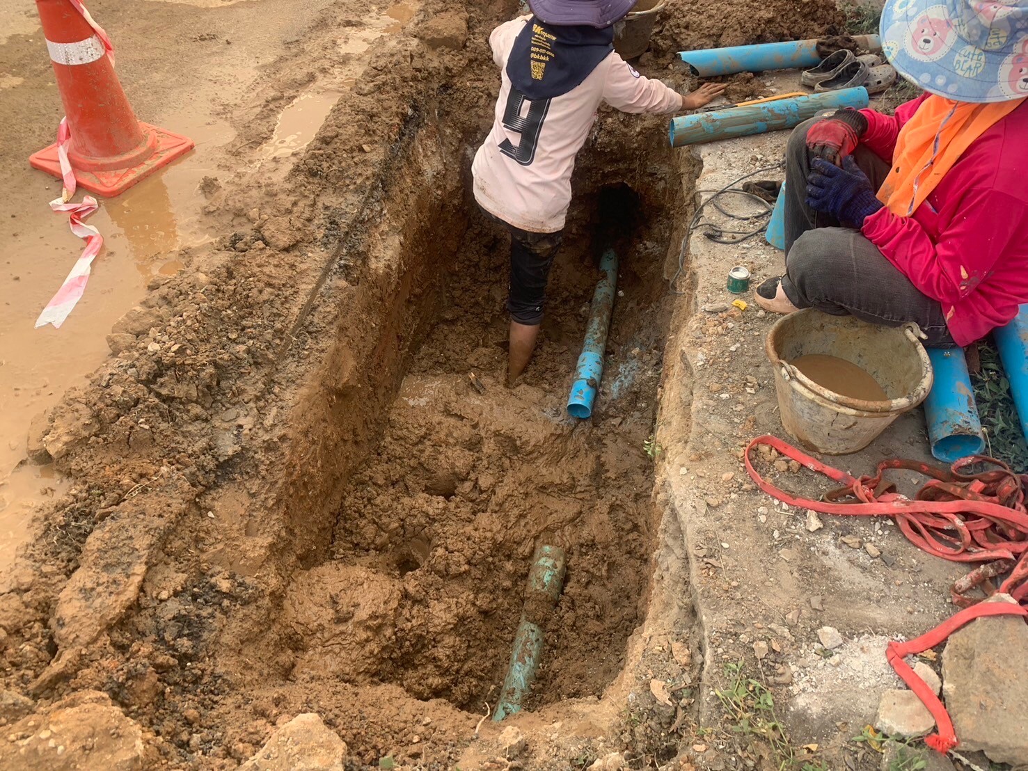 งานวางระบบท่อระบายน้ำ เทศบาลตำบลเบิกไพร อ.บ้านโป่ง