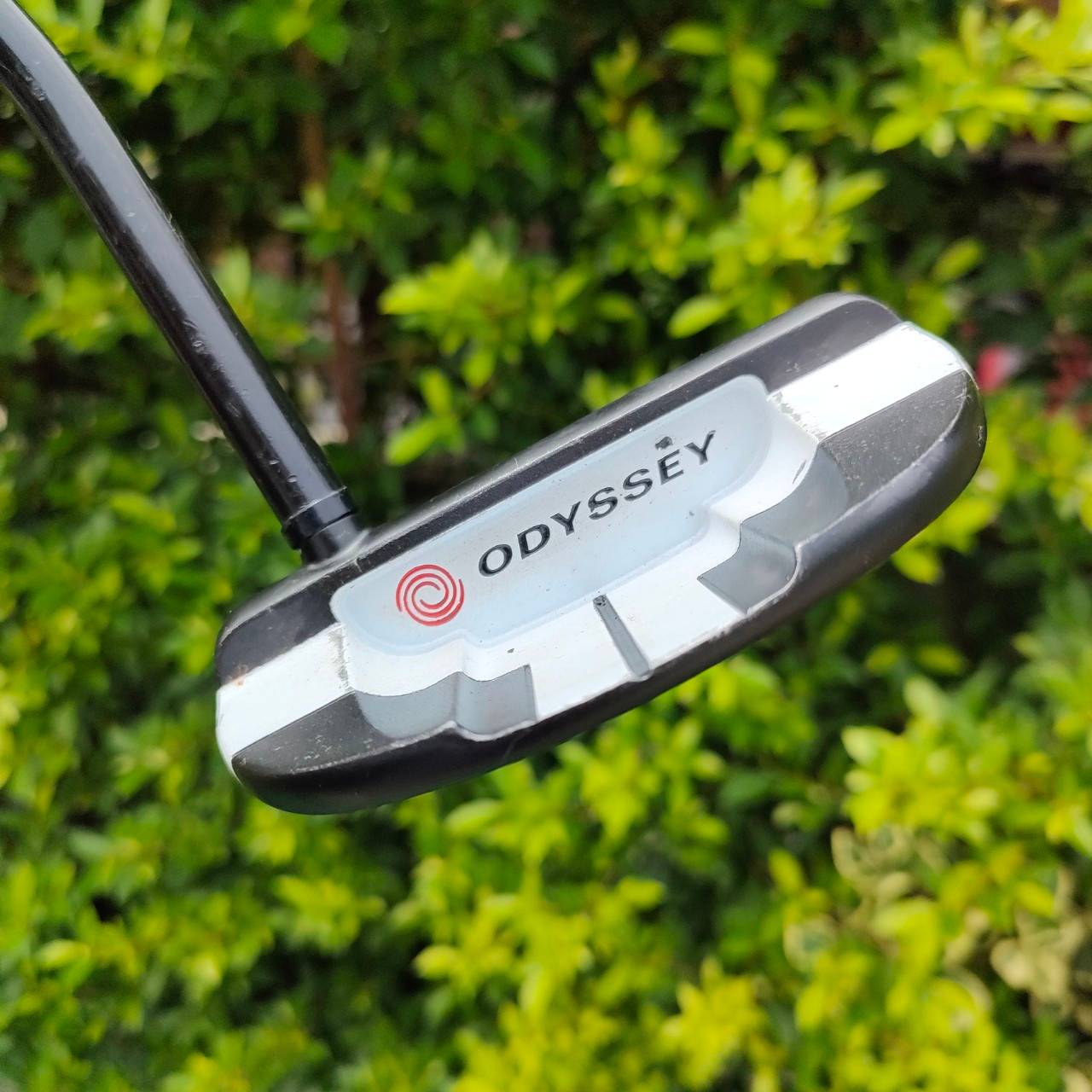 ODYSSEY WORKS BIG T #5 ความยาว 34 นิ้ว หน้าสัมผัสรุ่นนี้เกาะไลน์ที่สุด ก้านดำ ออกแบบได้สวย น้ำหนักดีมาก กริพ IOMIC อย่างดี ทรงมอลเล็ตชดเชยความผิดพลาดได้ สูงสุด และมีเส้นเล็ง ให้เล็งง่ายและแม่นยำ ไม้กอล์ฟมือสอง ของแท้ BY NakaraLuxurious