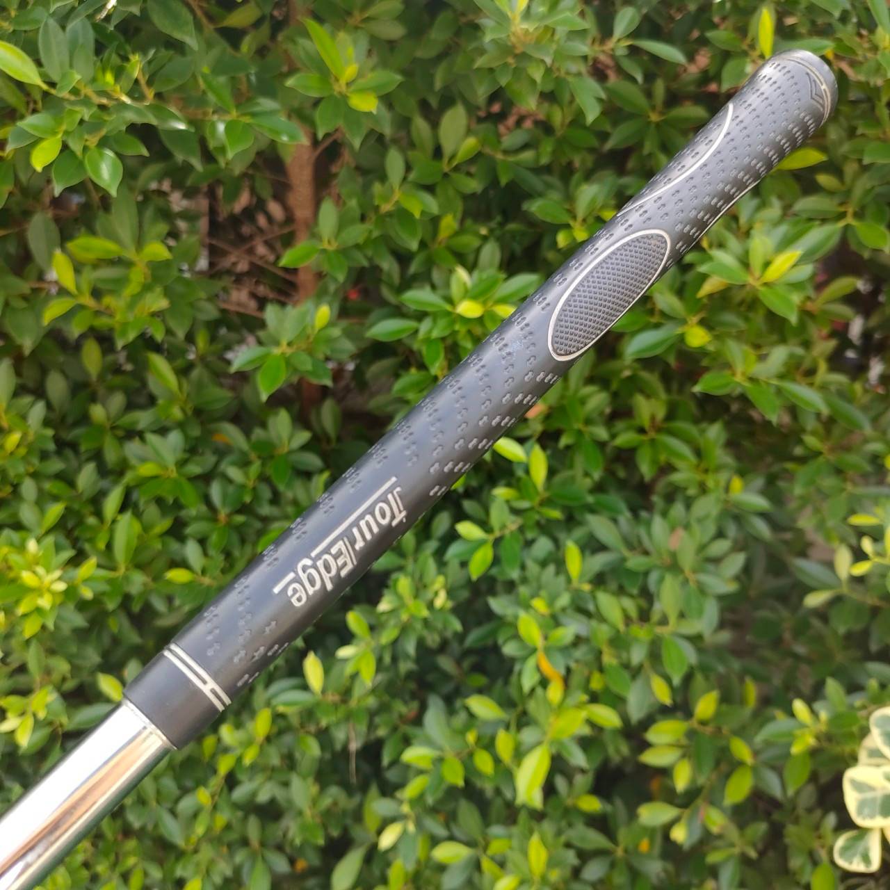 WEDGE BAZOOKA JMAX CARBON STEEL องศา 60 ก้าน BAZOOKA J FLEX WEDGE ร่องหน้าไม้คมมาก!! วัสดุ CARBON STEEL สุดพรีเมี่ยม ทั้งนุ่ม และสปินจัด เข้าปะทะบอลแน่นๆ!! ไม้กอล์ฟมือสอง ของแท้ BY NakaraLuxurious