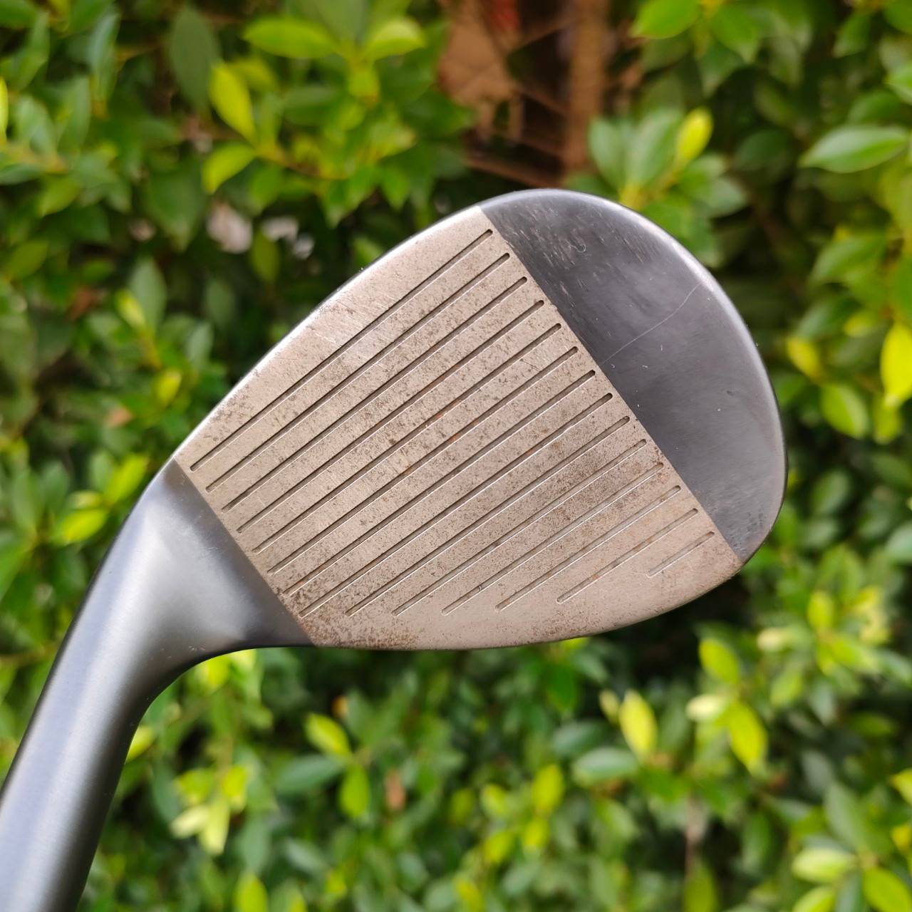 WEDGE CUSTOM ลมดำ องศา 52 ก้าน TRI GOLD FLEX WEDGE GRIP GOLF PRIDE ถือเป็นสุดยอด WEDGE !! ไม้กอล์ฟมือสอง ของแท้ BY NakaraLuxurious