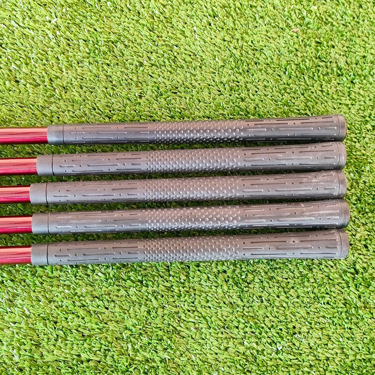 ** ไม้กอล์ฟสำหรับผู้หญิง ** ชุดเหล็ก WILSON EPOLOC HT มีเหล็ก 7-9 เเละ PW SW ก้าน EPOLOC FLEX L