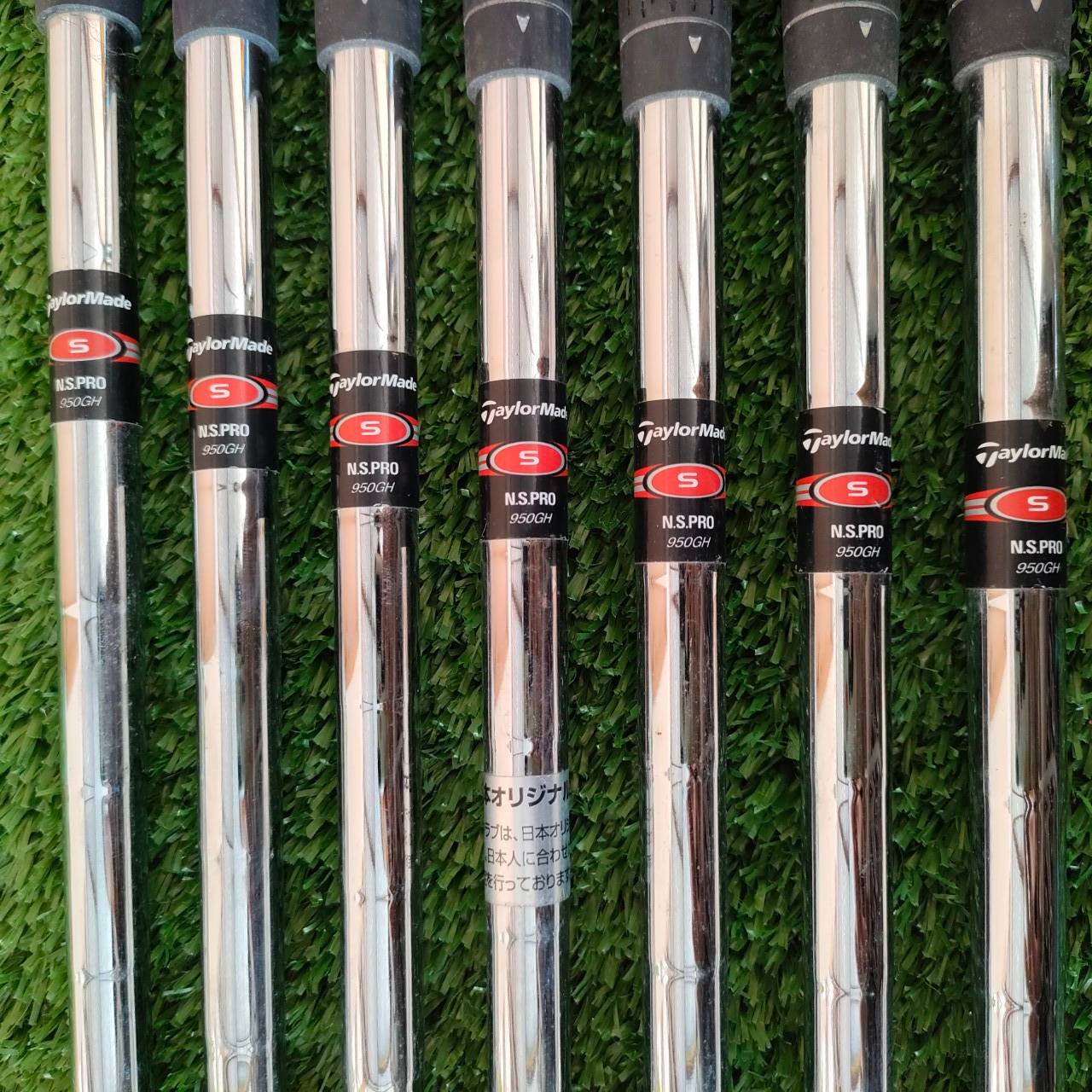 ชุดเหล็ก TAYLORMADE BURNER มีเหล็ก 4-9 เเละ PW ก้าน N.S.PRO 950GH FLEX S ก้านเหล็กเบา คุณภาพสูงจัดๆเลยครับ ชุดนี้นำเข้าจากญี่ปุ่นครับ