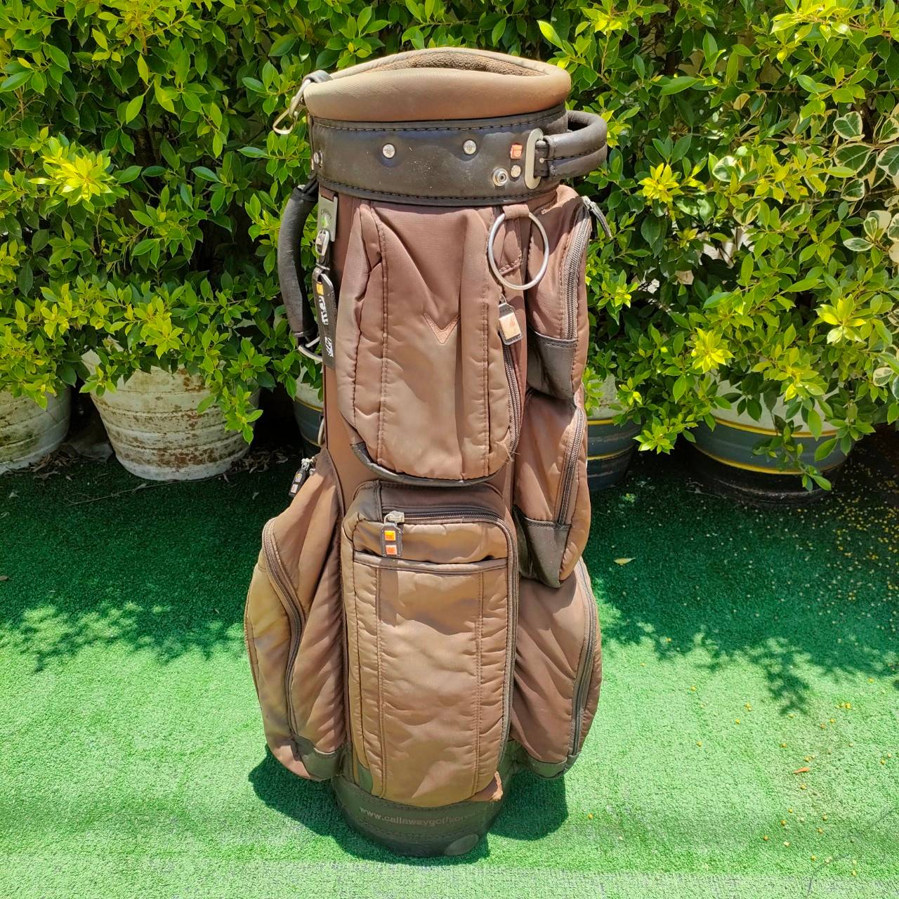 ถุงกอล์ฟ CALLAWAY มือสอง ของแท้ **มีตำหนิ** COVER ขาด และไม่มีสายสะพายค่ะ ภายในบุกำมะหยี่อย่างดี ไม้กอล์ฟมือสอง ของแท้ BY NakaraLuxurious