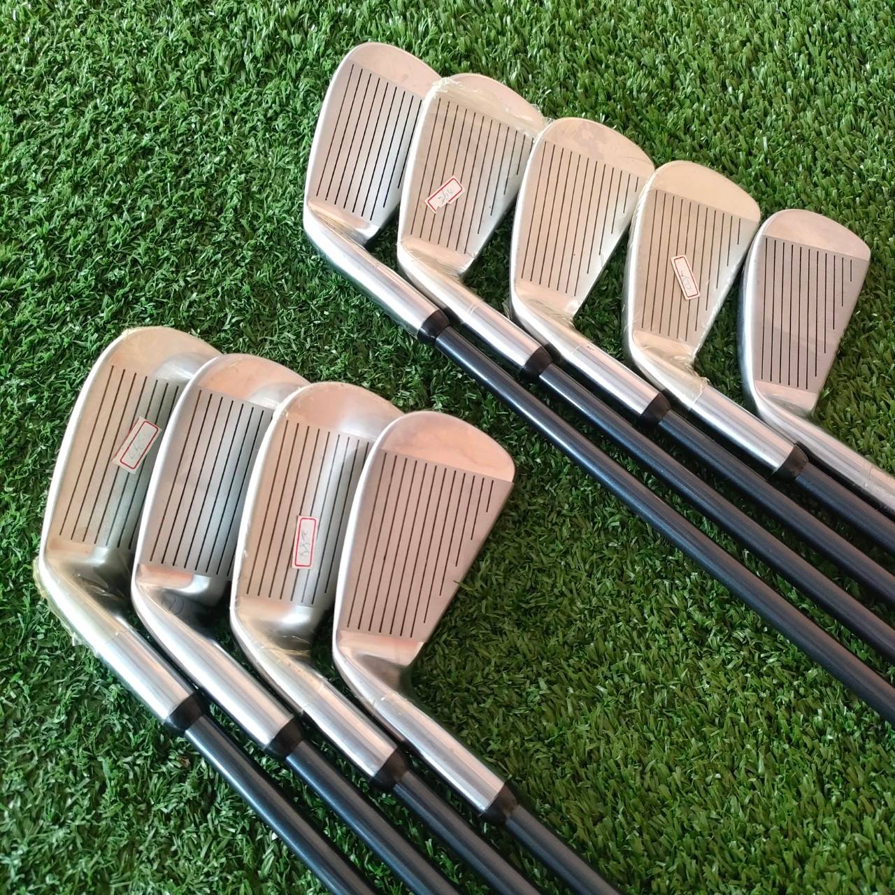 ชุดเหล็ก KENT α .TOUR FORGED CAVITY ของใหม่ ในซีล แต่มี กริพนึงมีตำหนิ รูปสุดท้าย มีเหล็ก 3-9 เเละ PW SW ก้าน KENT α-TOUR FLEX R เป็นเหล็ก FORGED CAVITY สุดพรีเมี่ยม!! ไม้กอล์ฟมือหนึ่ง ของแท้ BY NakaraLuxurious