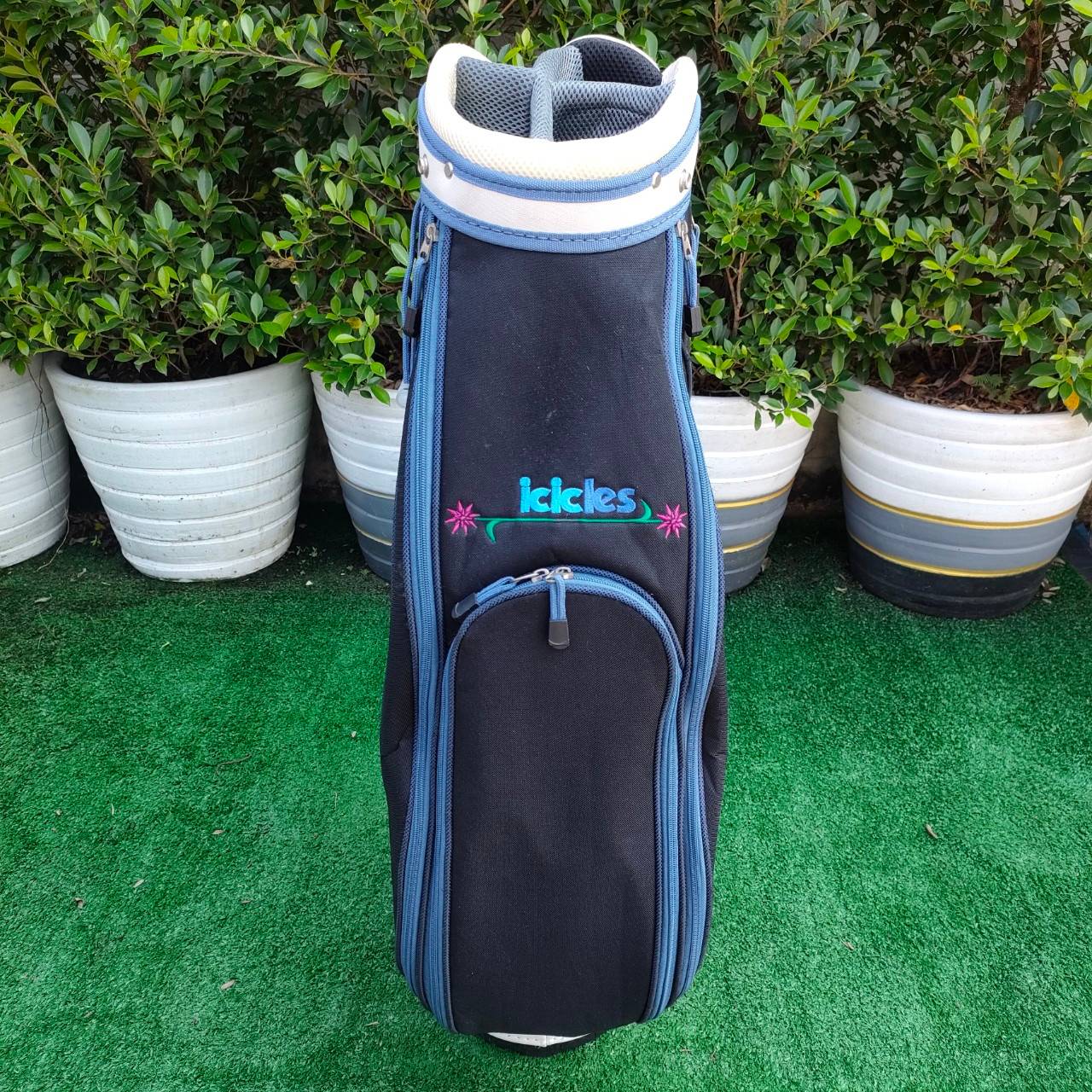ถุงกอล์ฟ LIONA ICICLES มือสอง สภาพสมบูรณ์ ถุงสวยมาก คุณภาพดีครับ