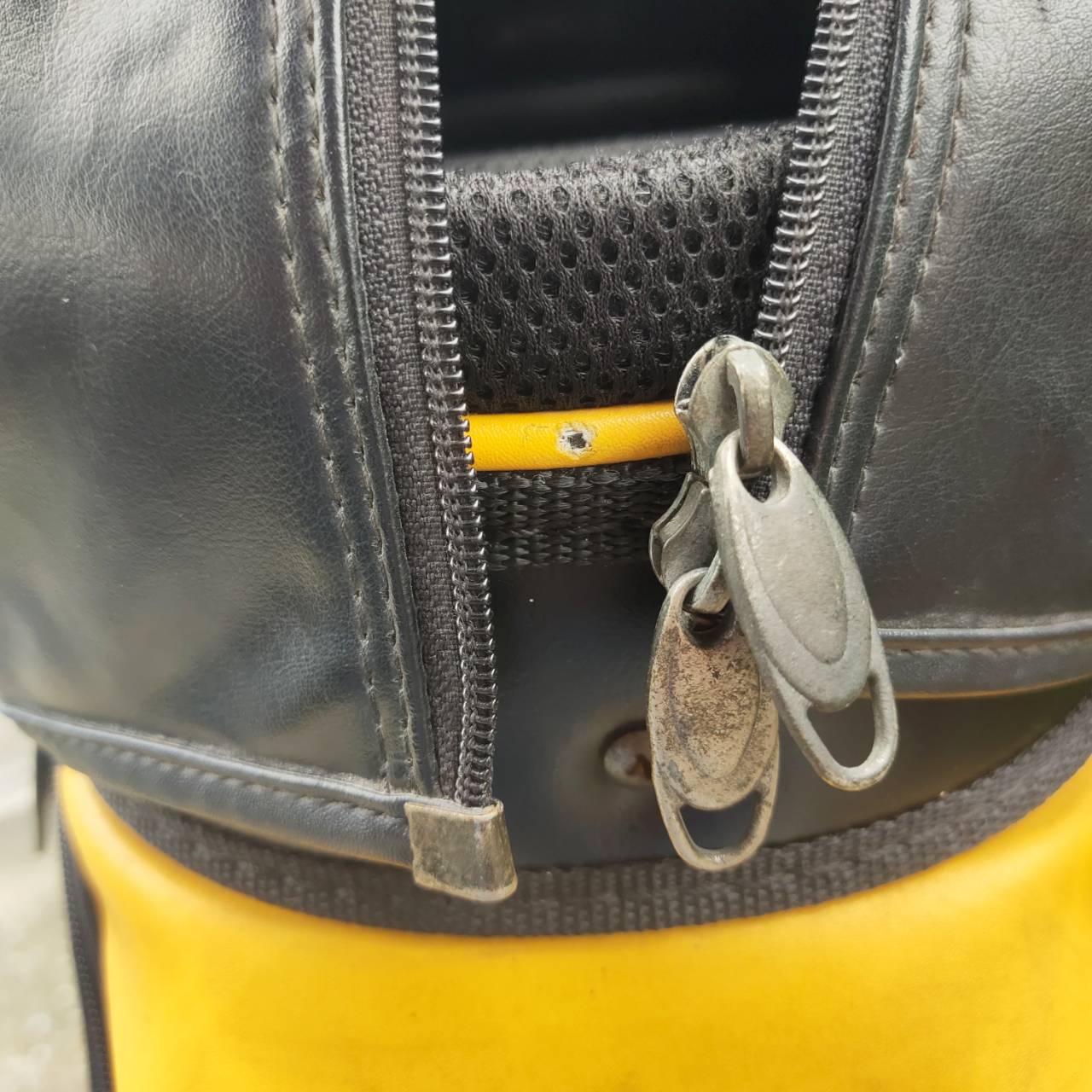 ถุงกอล์ฟ BLEND มือสอง ** ซิป COVER แตก และสภาพ ของ COVER ไม่ดีแล้วนะคะ **