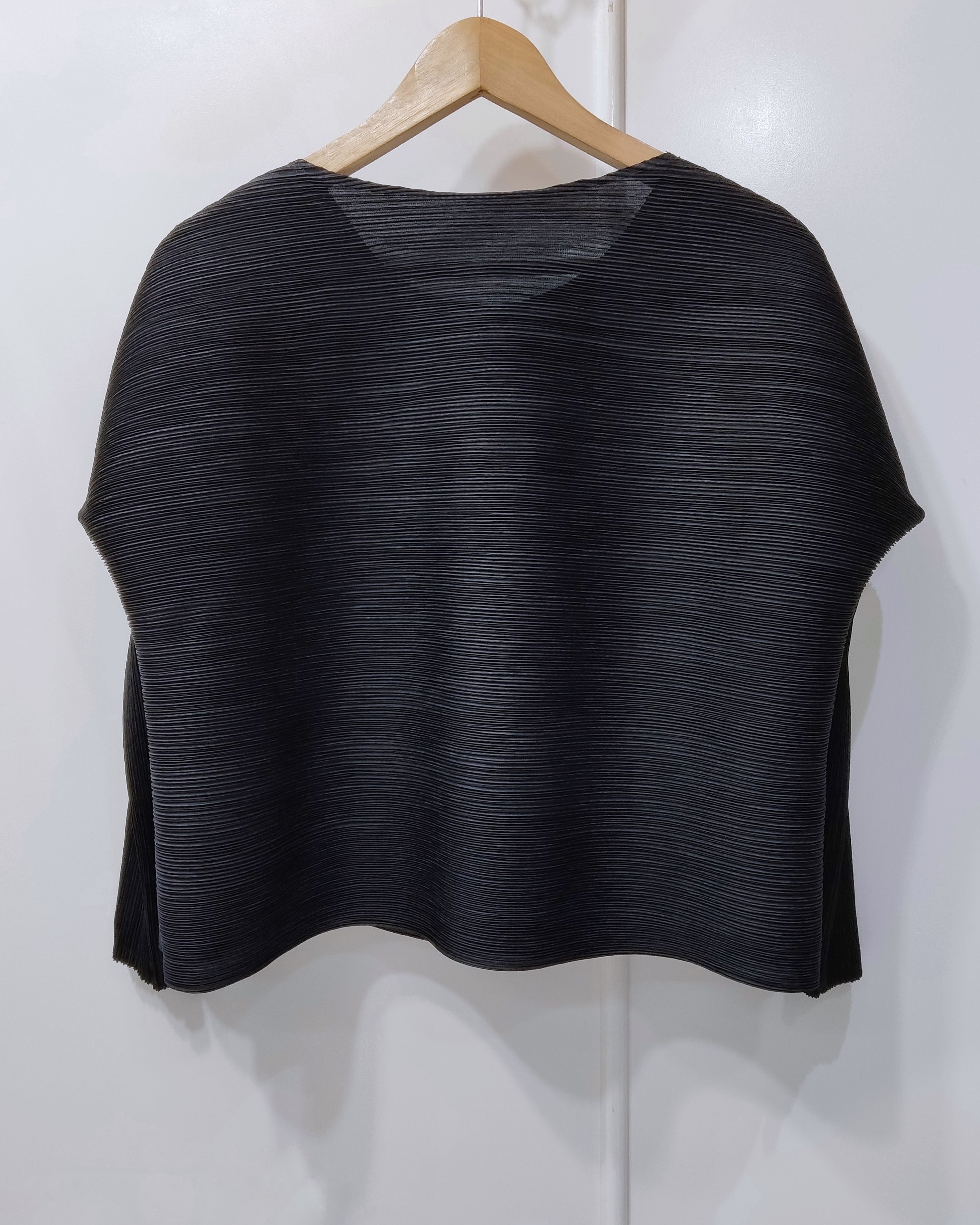 อก42(ทรงเล็ก) ยาว19 นิ้ว 2MUAY GM15029-1 เสื้อครอปเสื้ออัดพลีท CROP LONG SLEEVE PLEATED TOP สีดำ FREE SIZE