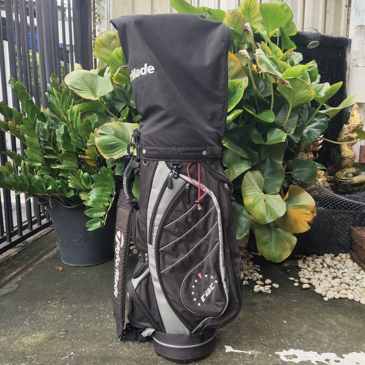 ถุงกอล์ฟ TaylorMade RAC มือสอง ถุงกอล์ฟดีไซน์เรียบ เท่ มีสไตล์ ฟังก์ชันครบ พร้อมลุยทุกสนาม