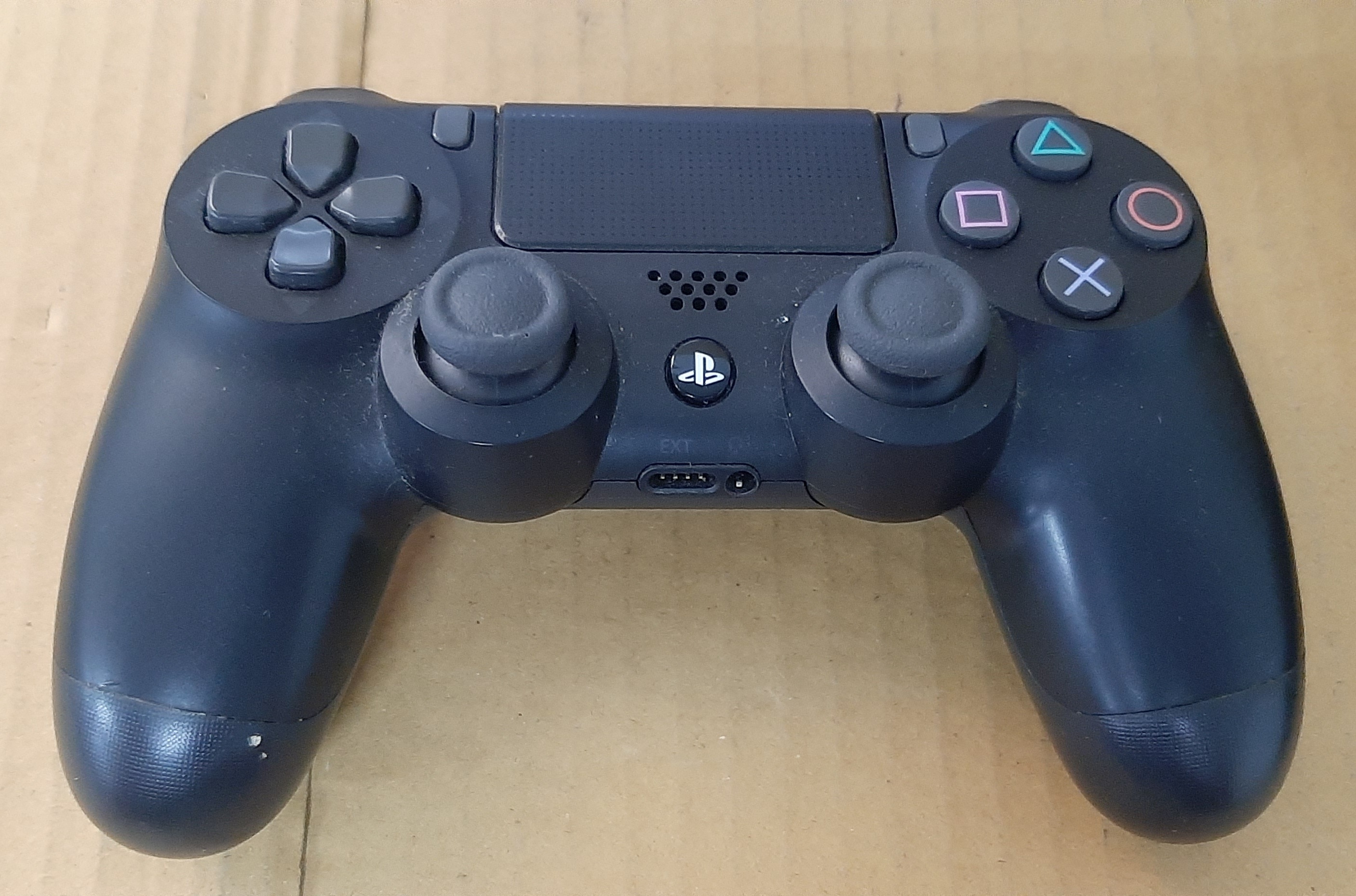 PlayStation 4 Slim ประกันร้าน สภาพดี มีแผ่นเกม 3 แผ่น พร้อมจอยส์