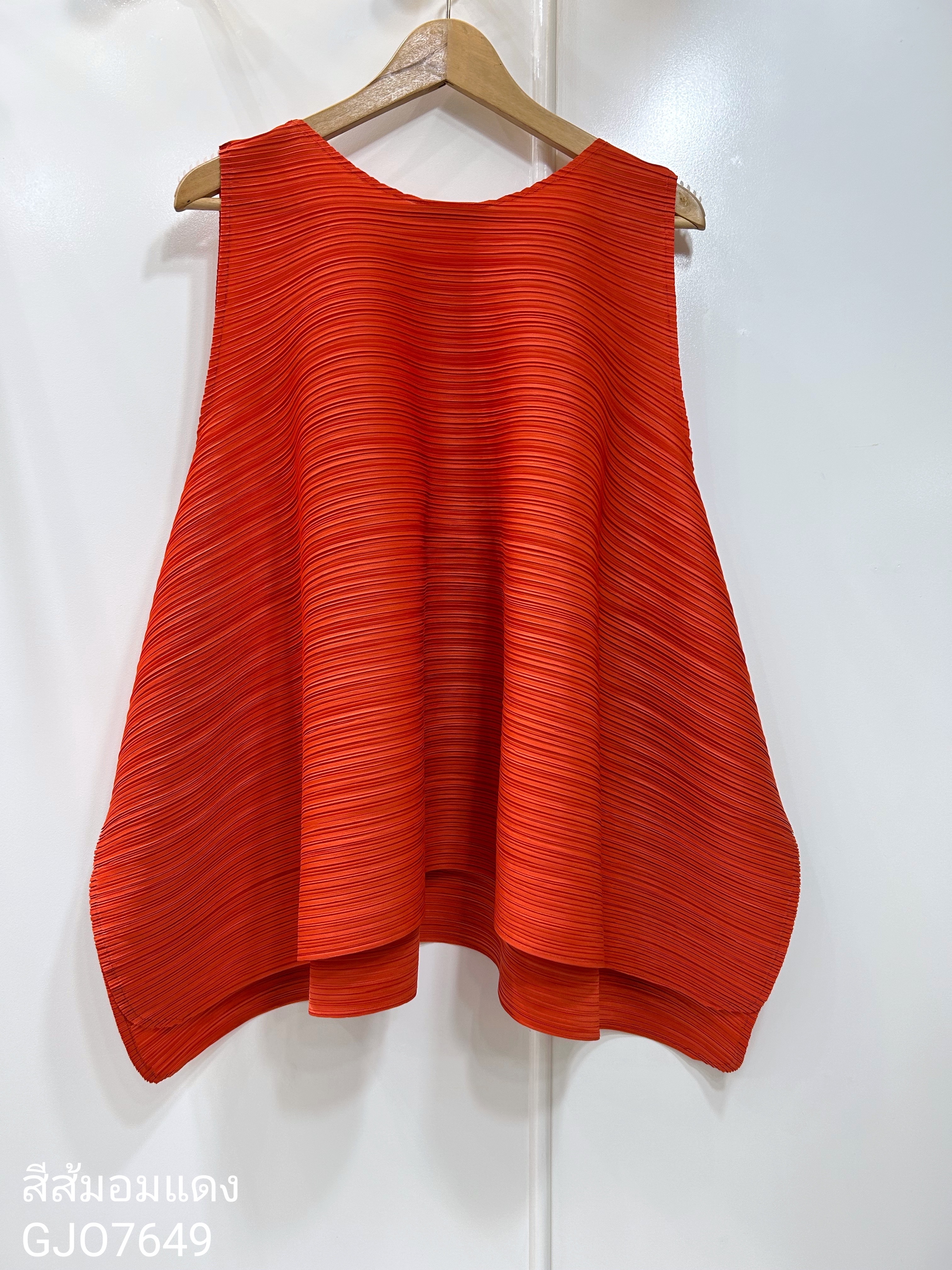 ปรับราคาลง20%!! 2MUAY รุ่น GJO7649 เสื้ออัดพลีทคุณภาพ SLEEVELESS CINCHED WAIST PLEATED TOP 11 สี FREE SIZE