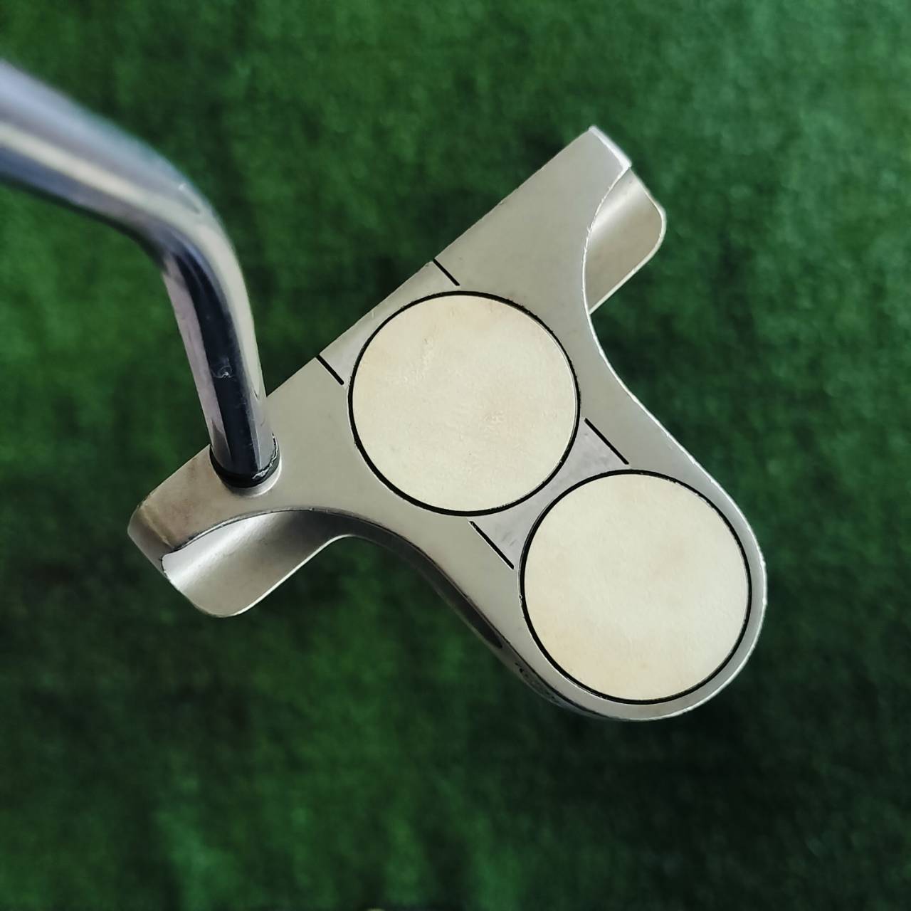 PUTTER ODYSSEY 2-BALL BLADE WHITE STEEL ก้าน WHITE STEEL ความยาว 34 นิ้ว รุ่นนี้ยอดนิยม มีทั้ง 2 บอล และเป็นทรงเบลด ไม้กอล์ฟพรีเมี่ยมมือสอง ของแท้ By NakaraLuxurious