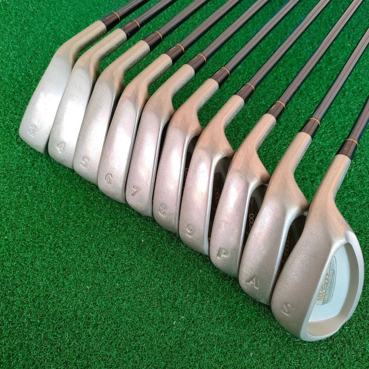 ชุดเหล็ก MAXCARRY MX-2000 IRON มีเหล็ก 3 - 9 PW AW SW ได้ชุดใหญ่ ทั้งหมด 10 ชิ้น