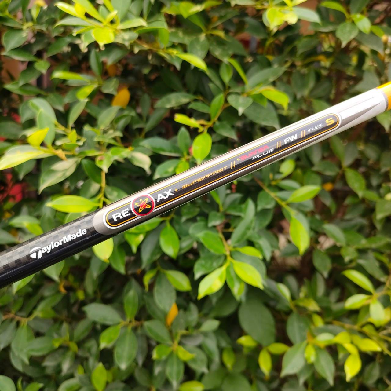 FW5 TAYLORMADE BURNER องศา 18 ก้าน BURNER RE*AX FLEX S รุ่นนี้หัวใหญ่แบน ตีง่ายได้ระยะ ลูกลอยง่ายด้วยดีไซน์พิเศษ ด้านหลังมียื่นเพิ่มออกมา