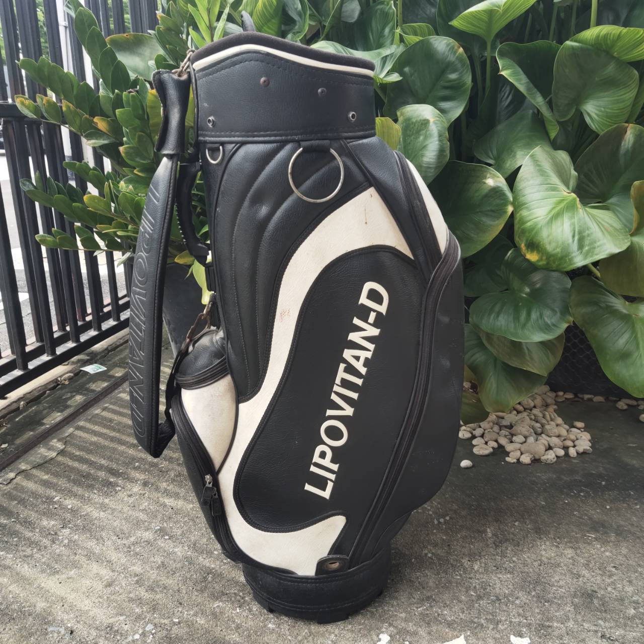 ถุงกอล์ฟ ลิโพตีไกล!!! สภาพถุงโดยรวม เรียบร้อย ซิปใช้ได้ดี ถุง TOUR