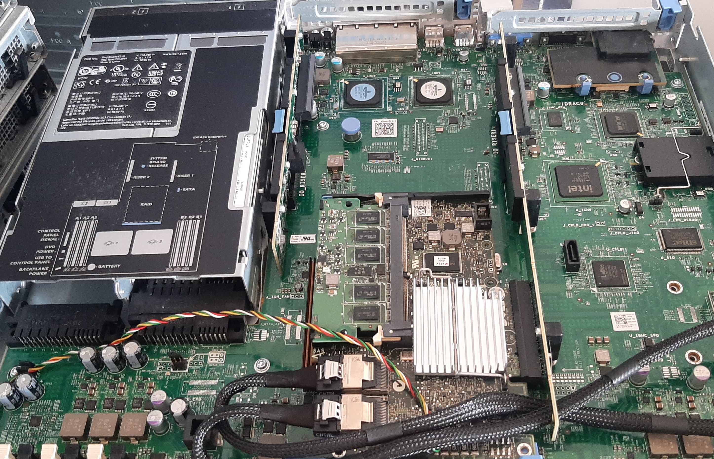 เซิร์ฟเวอร์มือสอง สภาพดี Dell PowerEdge R610 (X5650 Ram4GB HDD sas 2.5 300 GB x4 PSU x1) ประกัน 1 เดือน