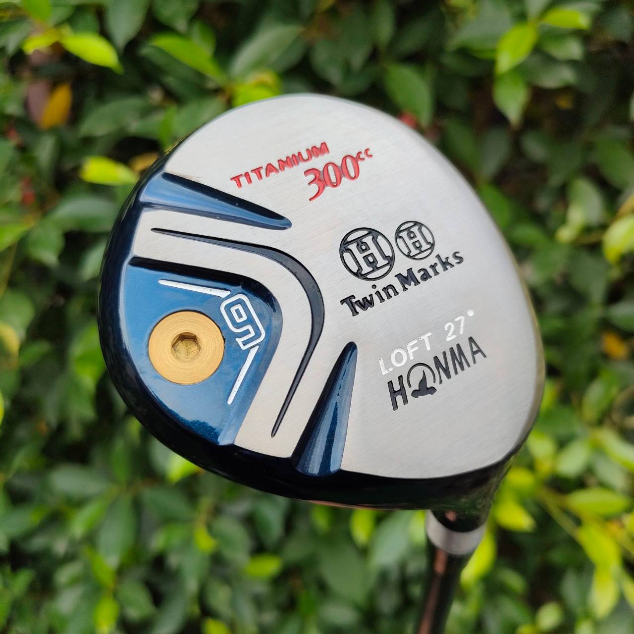 FW9 HONMA TWIN MARKS องศา 27 ก้าน DORIC TITANIUM SHAFT FLEX R สภาพสวยมาก เป็นตัว TOP ของ HONMA ใช้ตีแทนเหล็กยาว สำหรัยคนไม่ชอบ เหล็กยาว หรือ HYBRID ตัวนี้จะตีง่ายกว่ามาก ก้านพรีเมี่ยม เป็นวัสดุไทเทเนี่ยมทั้งชิ้น มี COVER แท้เดิมๆด้วยครับ