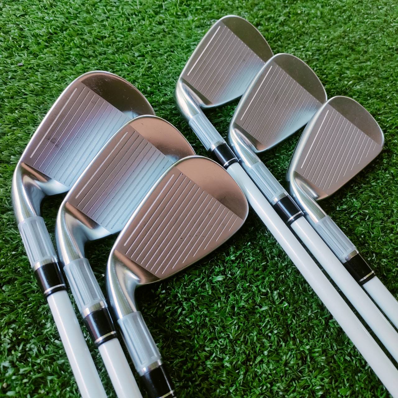 ** ไม้กอล์ฟสำหรับผู้หญิง ** ชุดเหล็ก Taylormade M2 ก้าน TM7-316 FLEX LADY ก้านเบามาก ตีสบาย สปีดน้อย ก็สามารถตีได้ระยะ เร่งสปีดได้ดี สภาพสวย กริพสวยเดิมทุกอย่าง ไม้กอล์ฟพรีเมี่ยมมือสอง ของแท้ By NakaraLuxurious