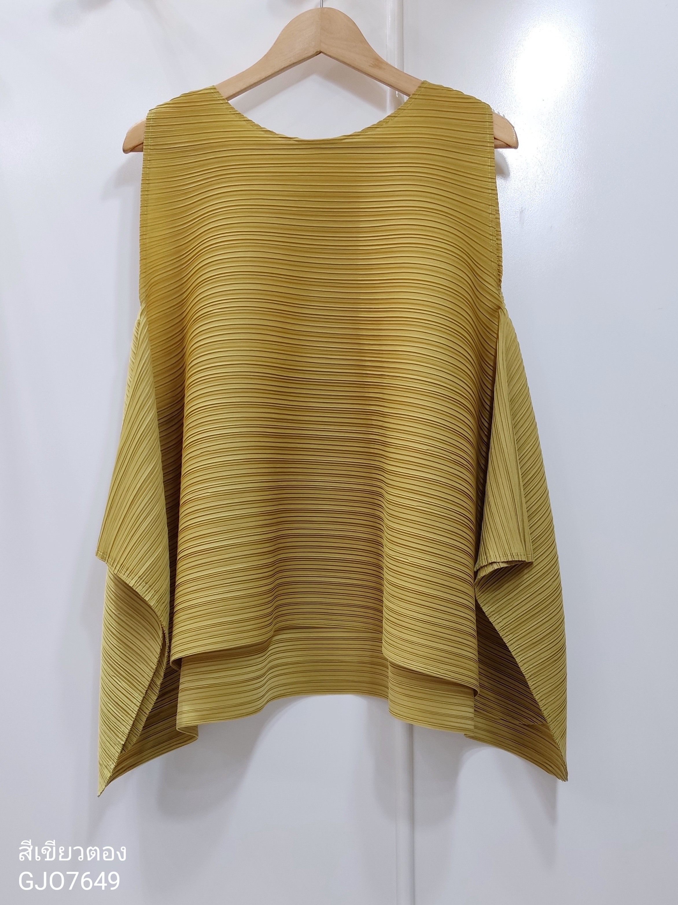 ปรับราคาลง20%!! 2MUAY รุ่น GJO7649 เสื้ออัดพลีทคุณภาพ SLEEVELESS CINCHED WAIST PLEATED TOP 11 สี FREE SIZE