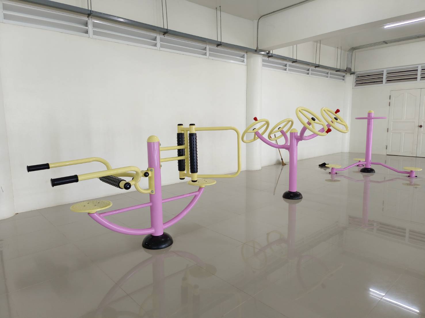 เครื่องออกกำลังกายกลางแจ้งผู้ใหญ่,บริหารแขน-บริหารหัวไหล่-ยืดเส้น (แบบหมุนวงล้อผสม),ลานกีฬาอเนกประสงค์ สวนสาธารณะ ,เทศบาล,หมู่บ้าน,ผลิตในไทย, สั่งทำตามสีที่ต้องการได้ ขนาด 60x100x160 ซม.