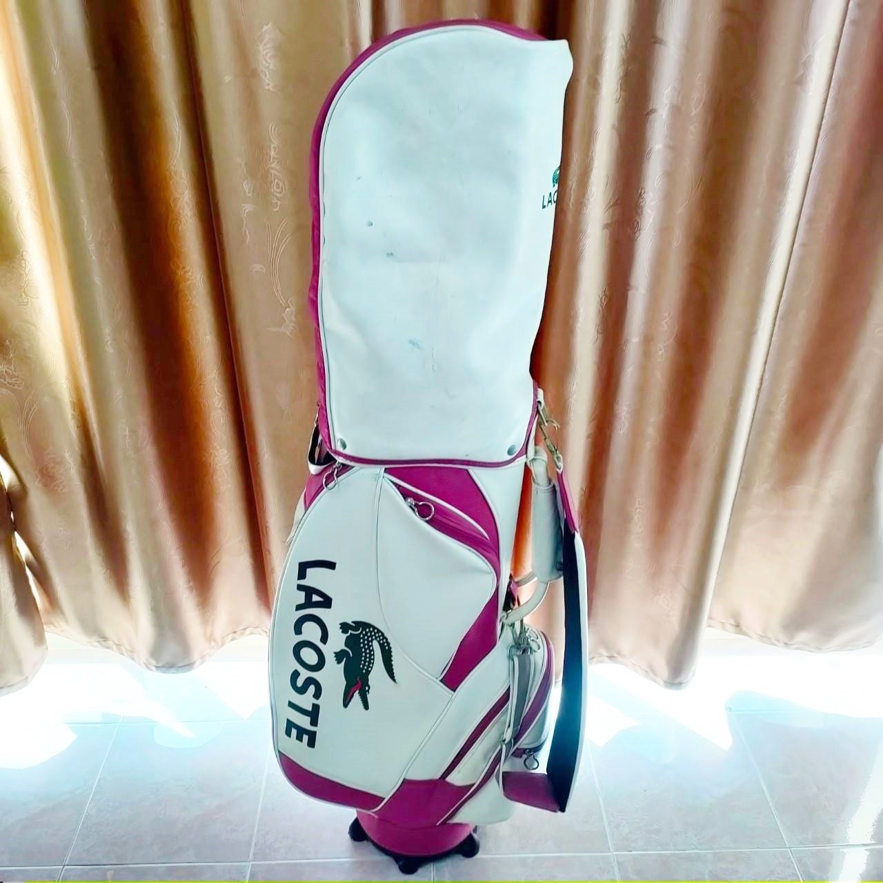 ถุงกอล์ฟ LACOSTE สุดยอดรสนิยม แบรนด์เนมแท้ มือสอง สวยมาก มีสไตล์ ของใหม่ 2 หมื่นกลางๆ