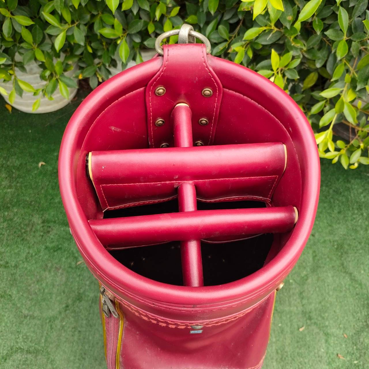 ถุงกอล์ฟ TOKYO DISNEYLAND มือสอง ** สายสะพายเป็นของ TITLELIST ** ถุงหนังแท้ ของแท้ วินเทจ สวยมาก