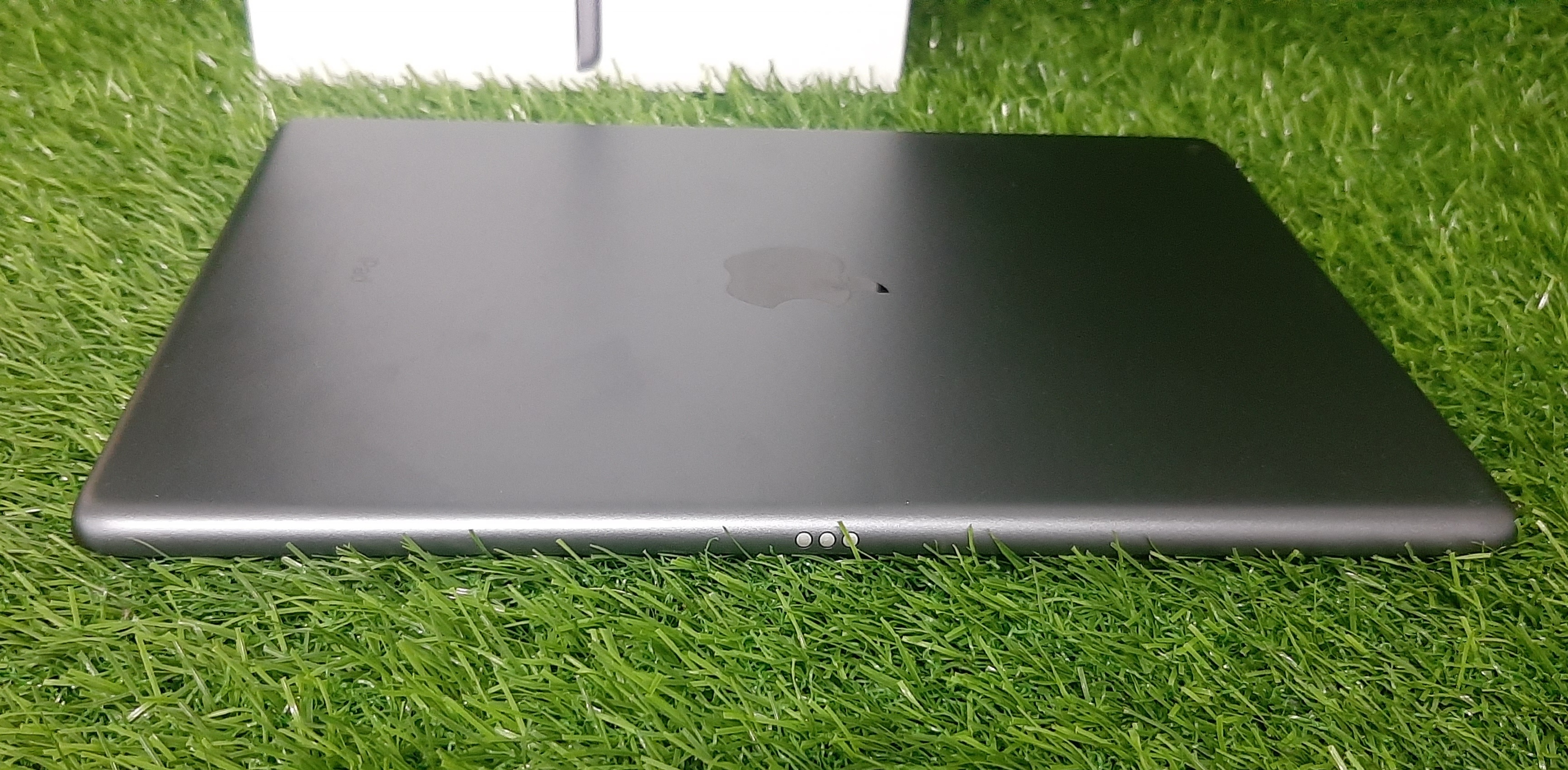 แท็ปเล็ตมือสอง ประกันร้าน 1 เดือน 9th Generation 64 GB ขนาด 10.2 นิ้ว (2021) Wi-Fi