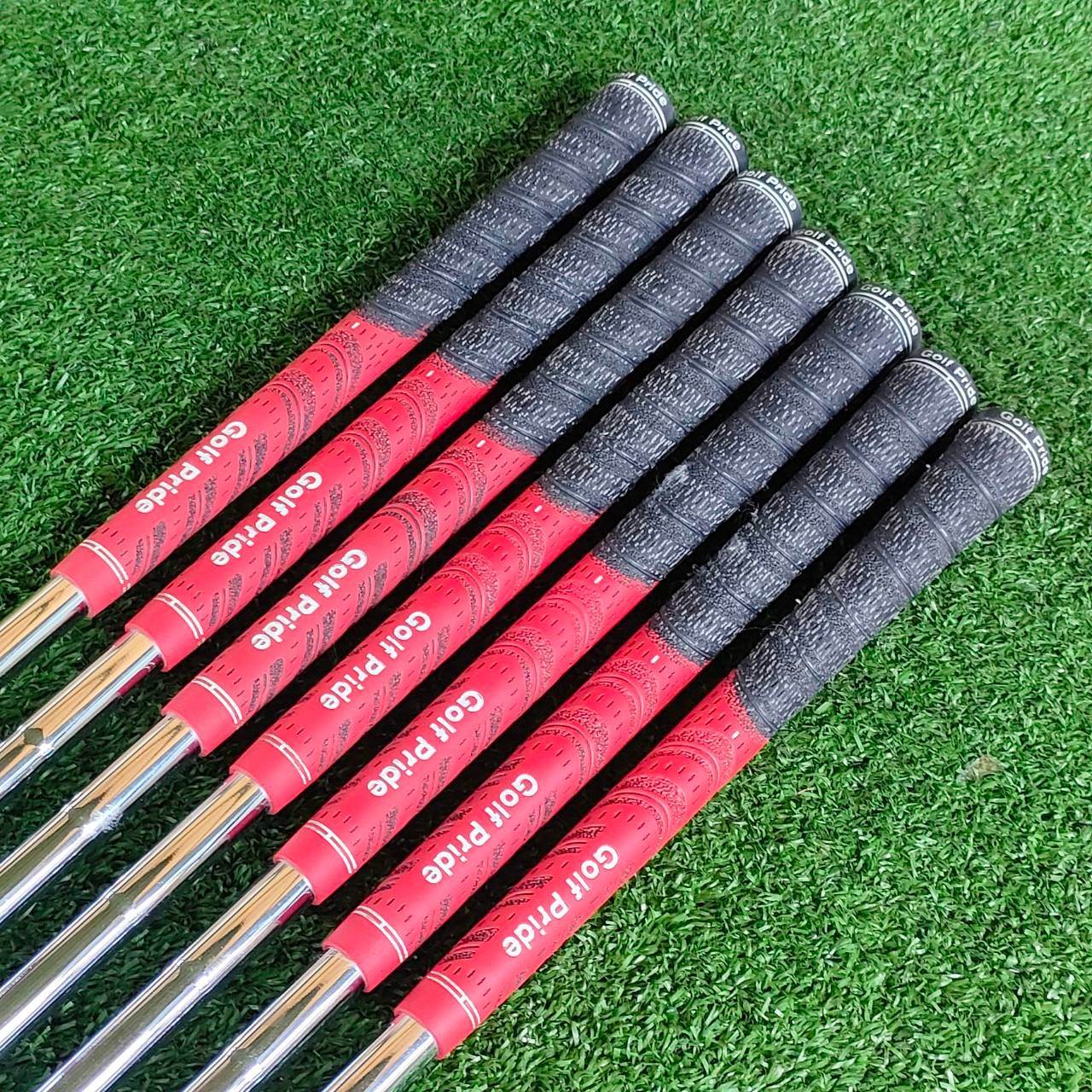 ชุดเหล็ก Taylormade Tour Preferred CB Forged เหล็ก FORGED แท้ๆ ของแบรนด์ Taylormade เนื้อสวย และยังเป็นรุ่น CB คือ CAVITY BACK ไม้กอล์ฟพรีเมี่ยมมือสอง ของแท้ By NakaraLuxurious