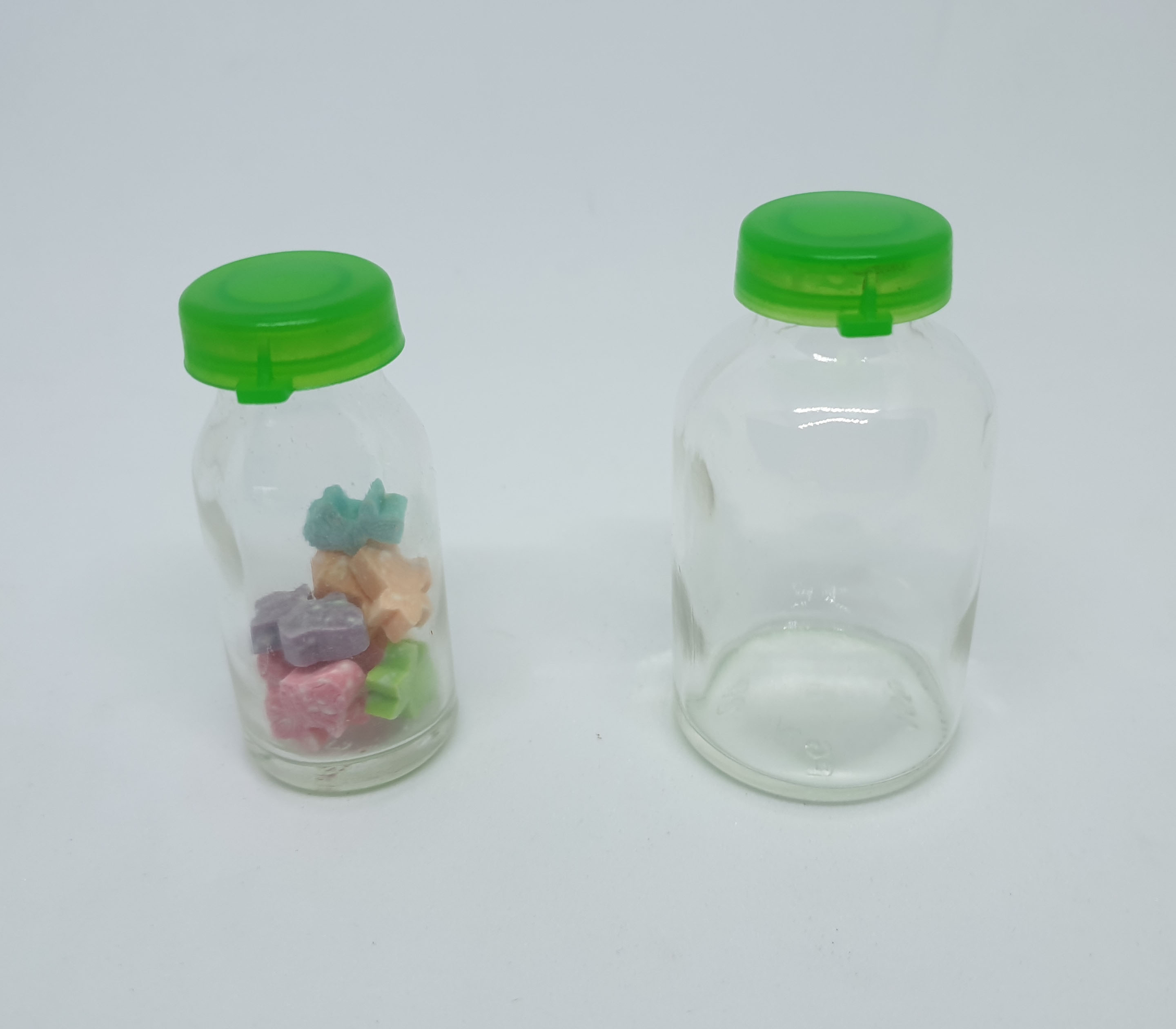 ฝาหมวก หลายสี 500 ชิ้น (0.7 บาท)